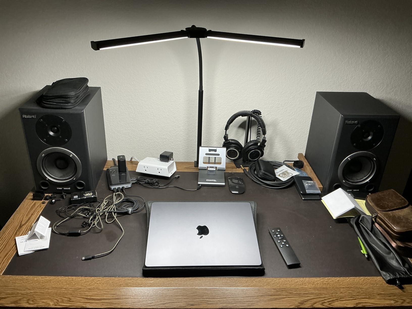 Motumen Led Desk Lamp for Home Office, Eye-Care Architect Light with Clamp, Smart Double Head Computer Monitor Table Clip Lamp, Adjustable Flexible Goose-Neck, 25 Lighting Models, Task Lamp, Black customer photo 1
