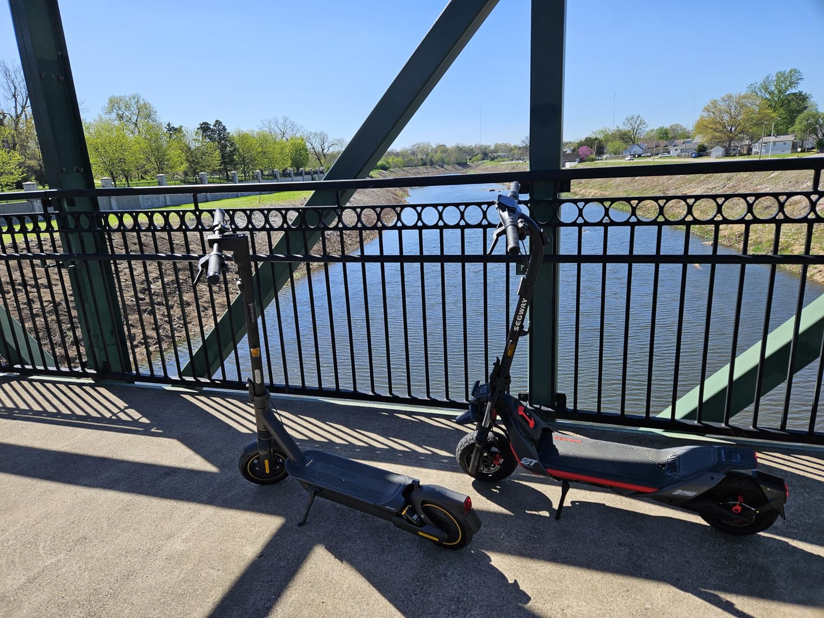 Segway ZT3 Pro Electric Scooter, Up to 24.9 MPH, 43.5-Mile Range, Dual Suspension, Flash Charge, 1600W Peak Motor, Off-Road Scooter for Adults UL Certified (UL2272/2271) customer photo 1