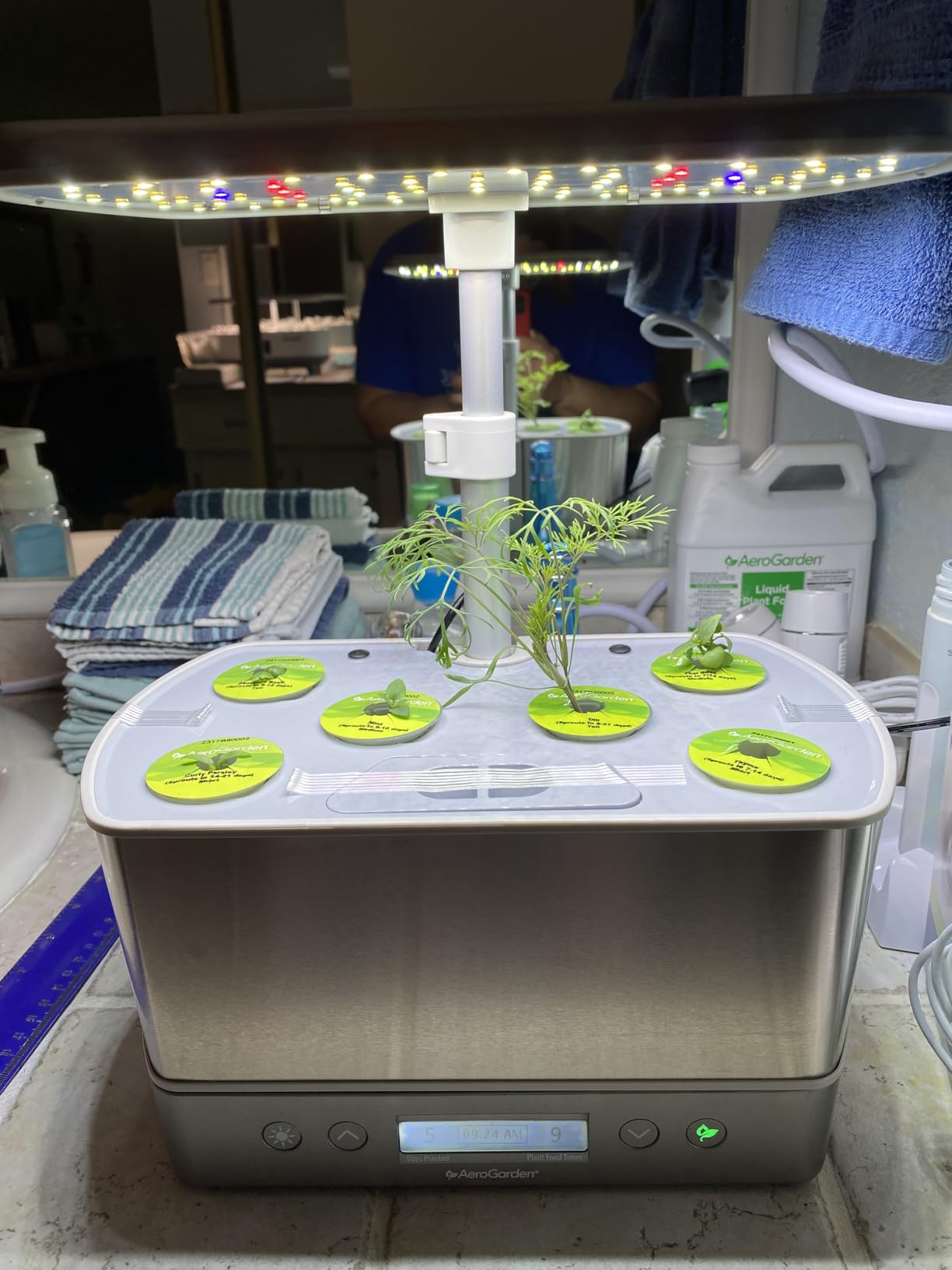 Ahopegarden Hydroponics Growing System Kit Indoor Herb Garden with Grow Light 12 Pods, LCD Touch Panel Hydroponic Planter, Planting Height Up to 17 in customer photo 2