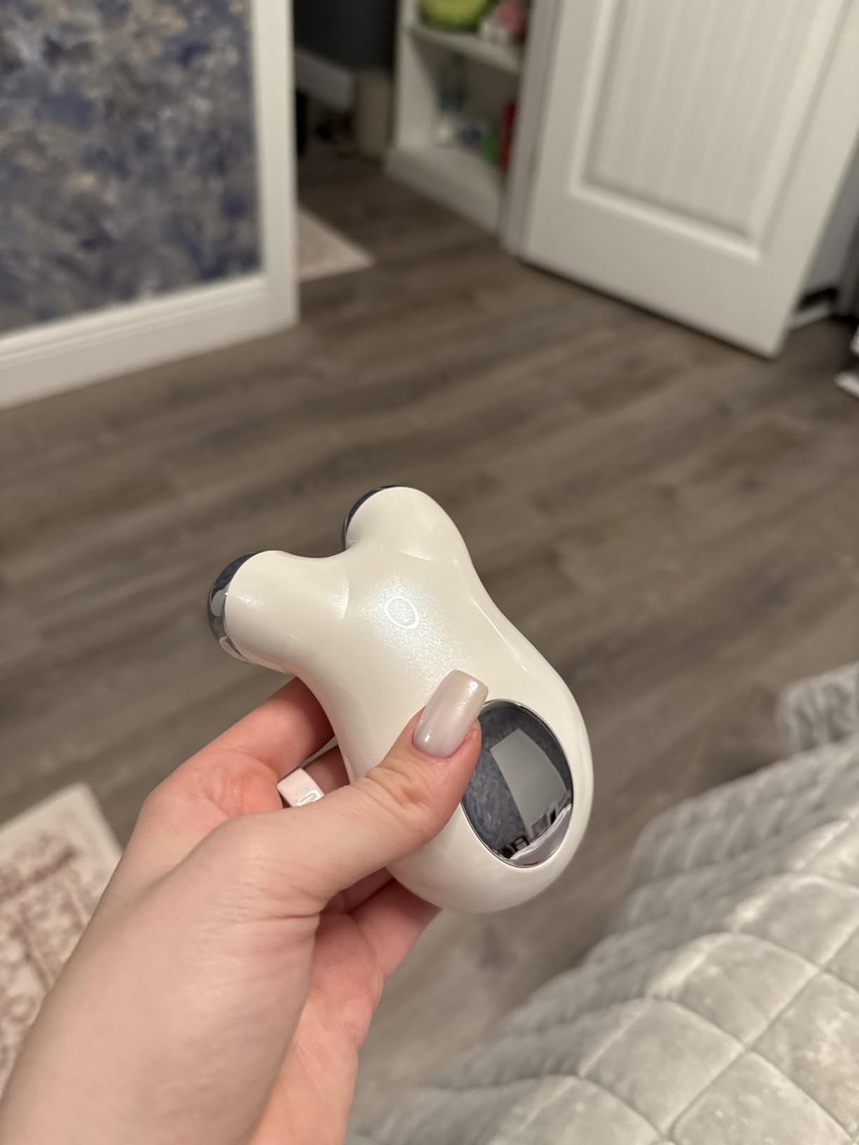 Microcurrent Facial Device, Latest Red Light Technology, Enhances The Ability to Lift The Face and Tighten The Skin, Facial Wrinkle Equipment, Smart Photon Micro-Current Device, Model: EP-300 customer photo 2