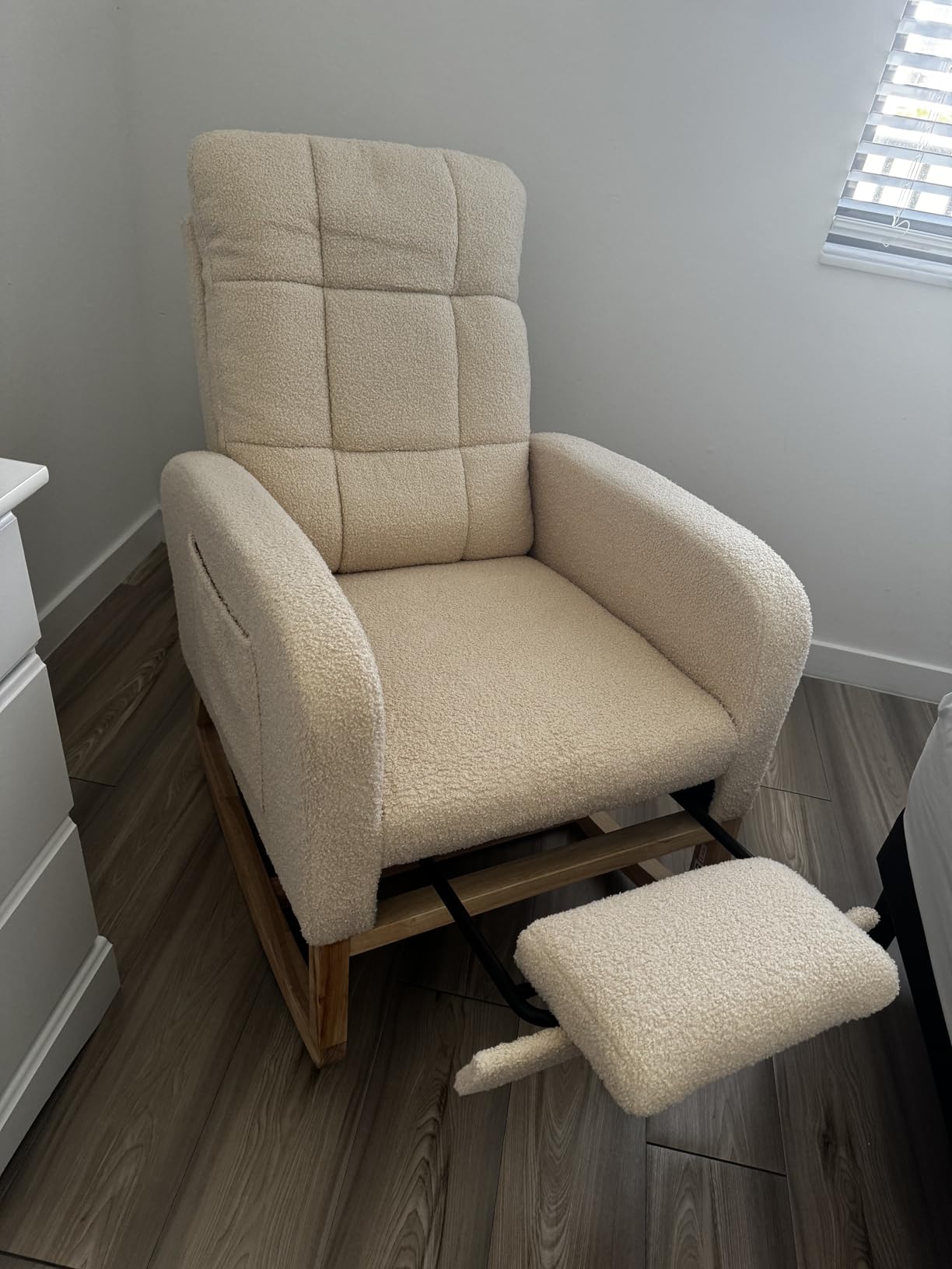 NIOIIKIT Modern Nursery Rocking Chair, Teddy Upholstered Rocking Chair with Footrest, Comfortable Rocker Recliner with Side Pocket, Rocker Glider for Living Room, Bedroom, Nursing Room (Apricot) customer photo 1