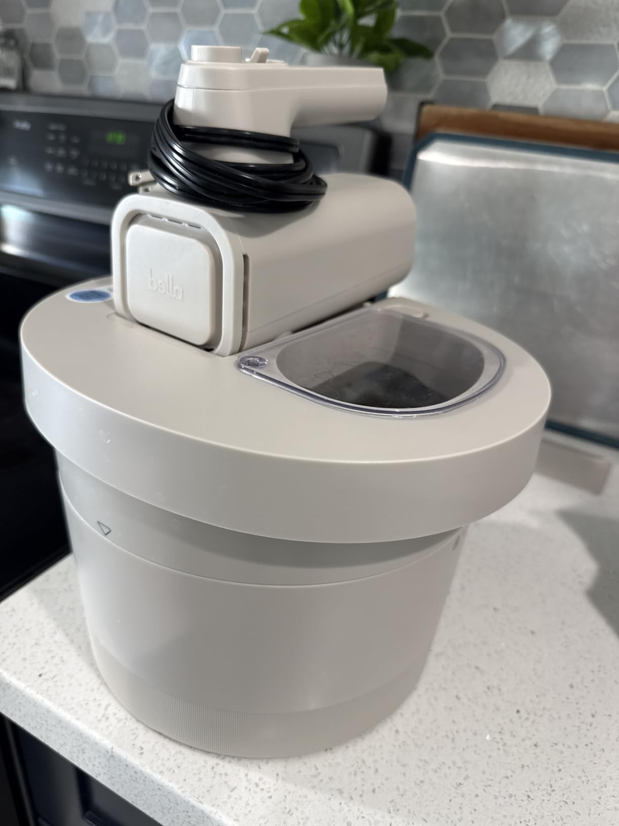 bella 3.5 Qt Hand & Stand Mixer, 2 in 1 Electric Mixer with Bowl, Dough Hook, Whisk & Egg Beater, Multifunctional Handheld Mixer for Baking, 200 Watt, Oatmilk customer photo 1