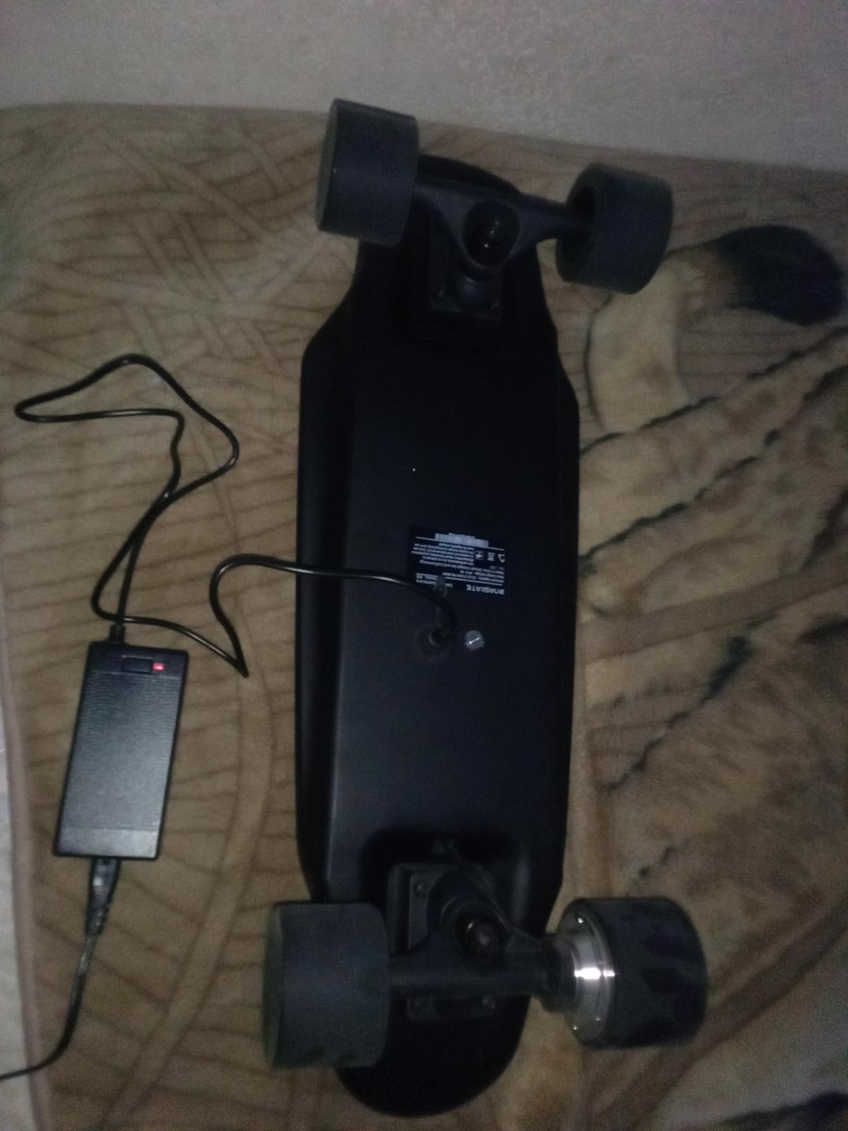M8 Electric Skateboard with Remote, 15Mph Top Speed,9Miles Range,400 Hub-Motor, Skateboard for Adults &Teens customer photo 1