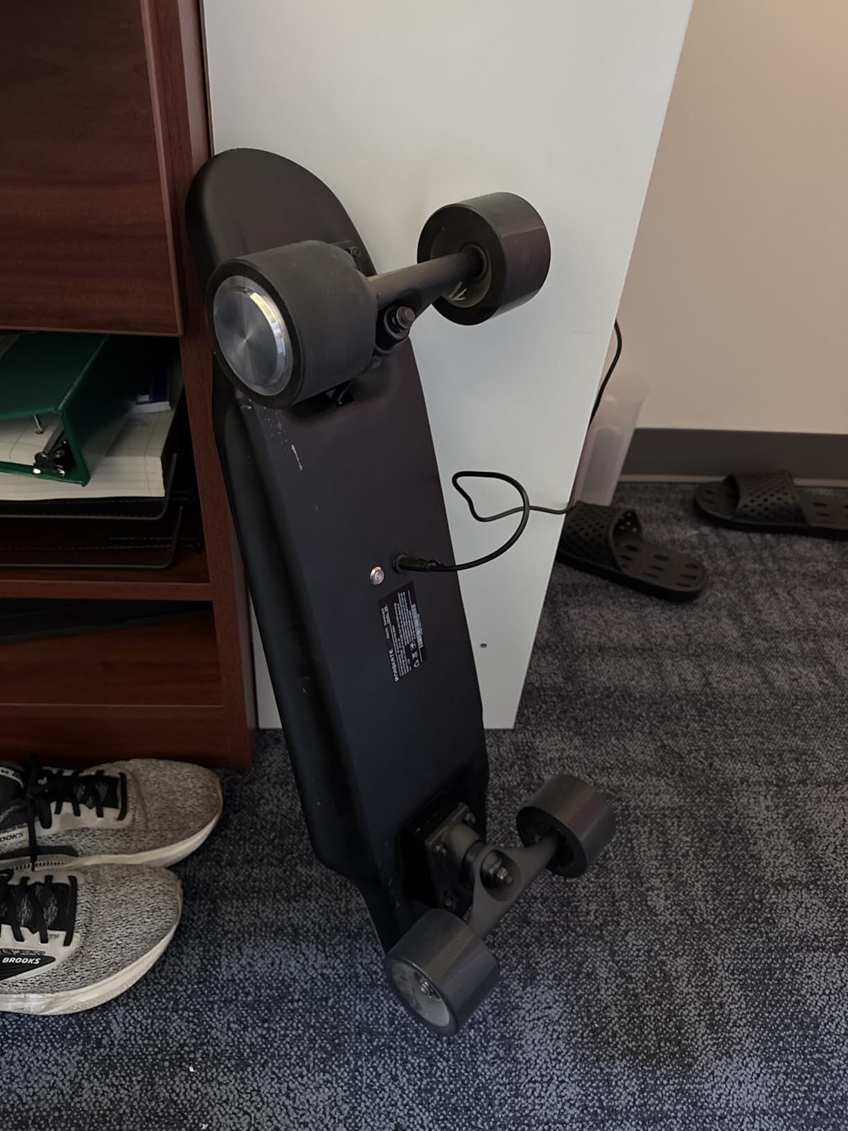 M8 Electric Skateboard with Remote, 15Mph Top Speed,9Miles Range,400 Hub-Motor, Skateboard for Adults &Teens customer photo 2