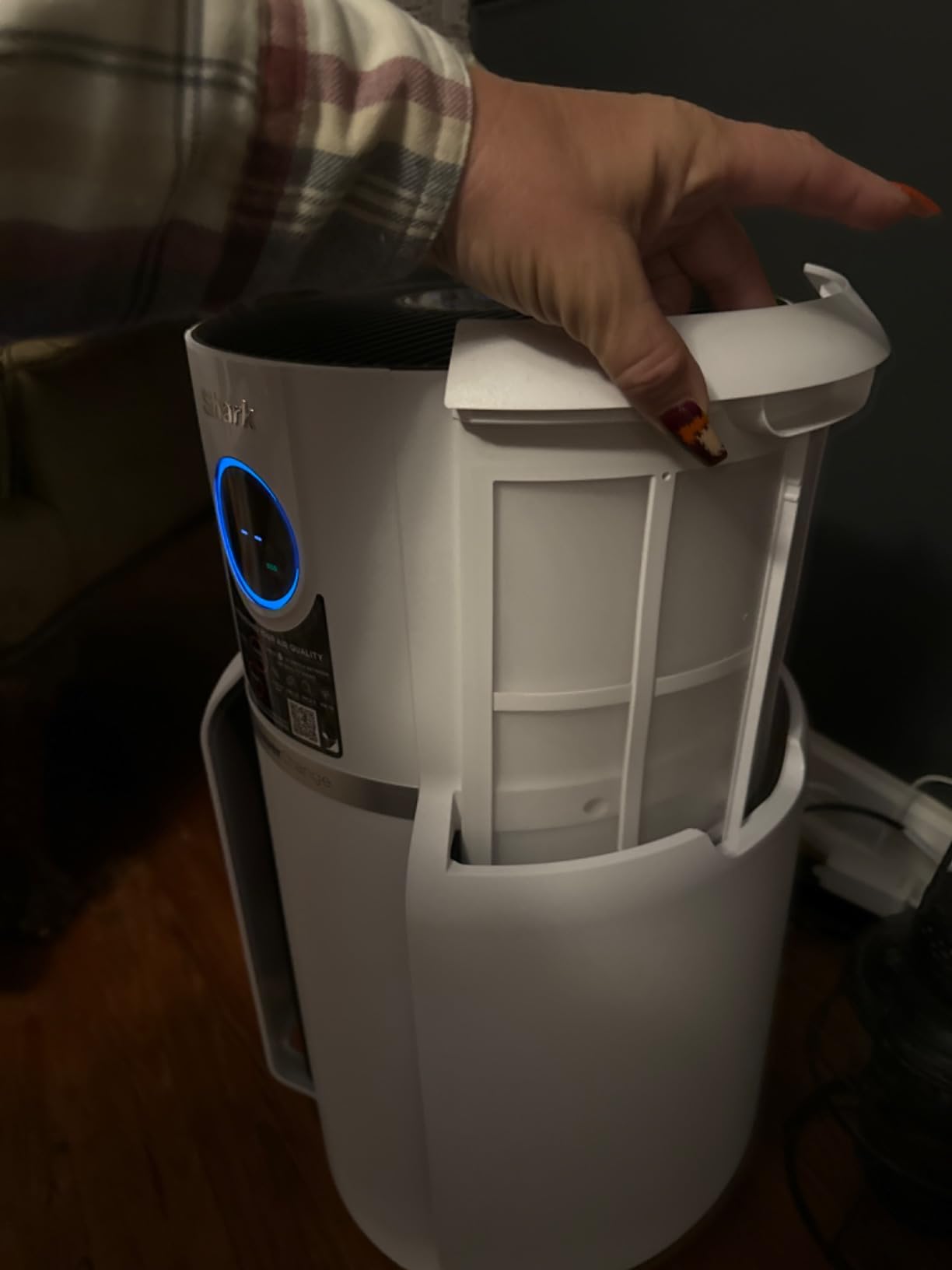 Shark Air Purifier for Home, NeverChange Compact Pro, for Bedroom, Nursery, Home Office, Dorm, HEPA-Exceeding Filter, Captures Pollutants, Pet Dander, Dust, Odor, Smoke, and More, HP072, Dove customer photo 2