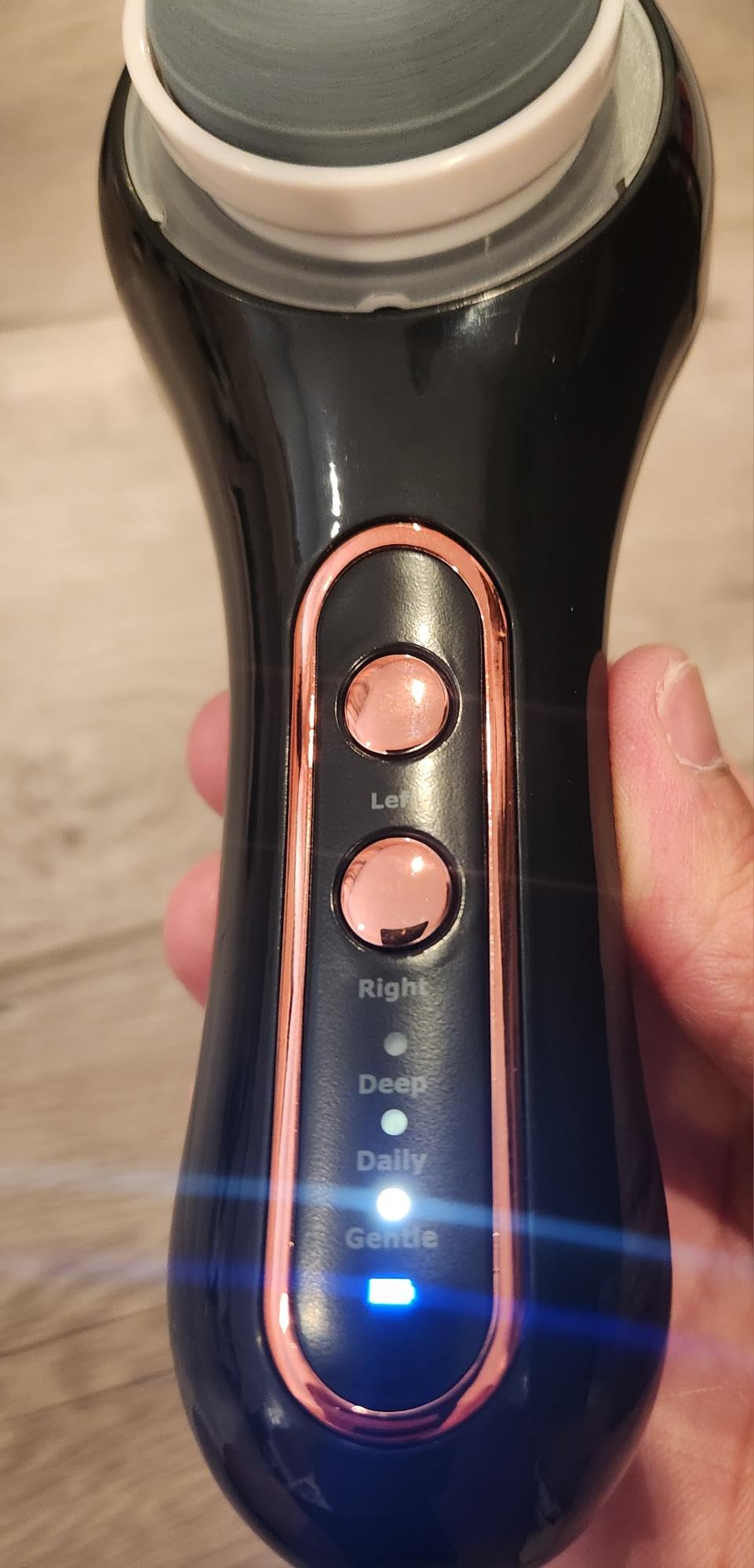UMICKOO Electric Facial Cleansing Brush, 2-Way Rotating Face Scrubber for Daily & Deep Cleaning, 3 Modes, 5 Brush Heads, Rechargeable, IPX7 Waterproof for All Skin Types customer photo 2