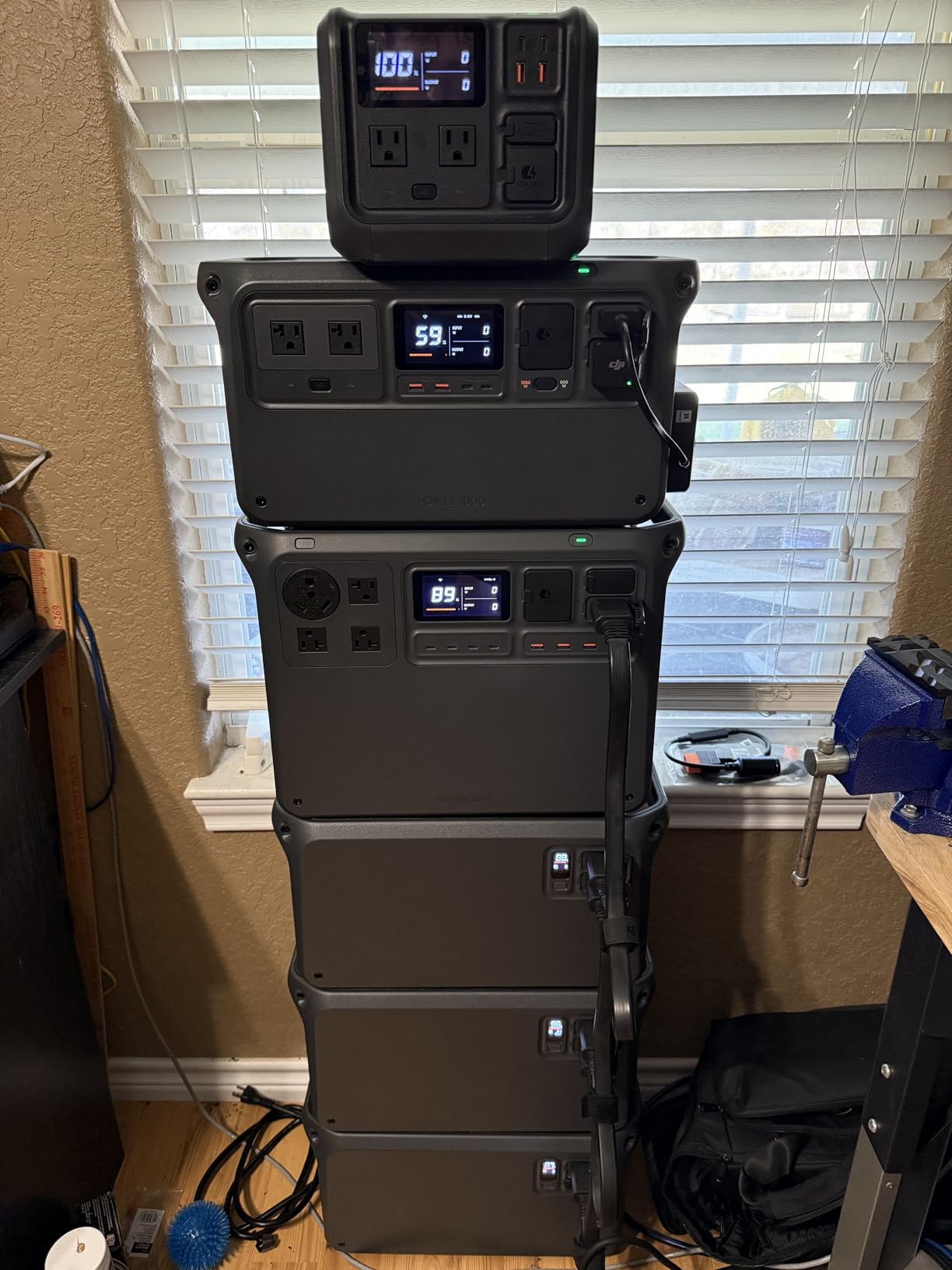 DJI Power 2000 Portable Power Station, 2048Wh LFP Battery, Compact Size, 3000W Stable Output, 0-80% Recharge in 55 Mins, Electric Generator for Home, Camping & RVs, Off-Grid customer photo 2