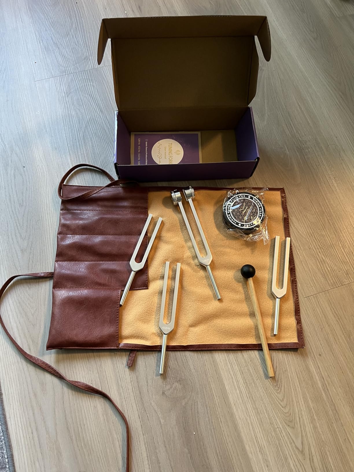 Tuning Fork Set - 128Hz 432Hz 512Hz 528Hz Weighted & Unweighted Frequency Tools with Activator, Mallet & Vegan Pouch - for Yoga, Meditation, Chakra, Ideal as a Gift customer photo 1