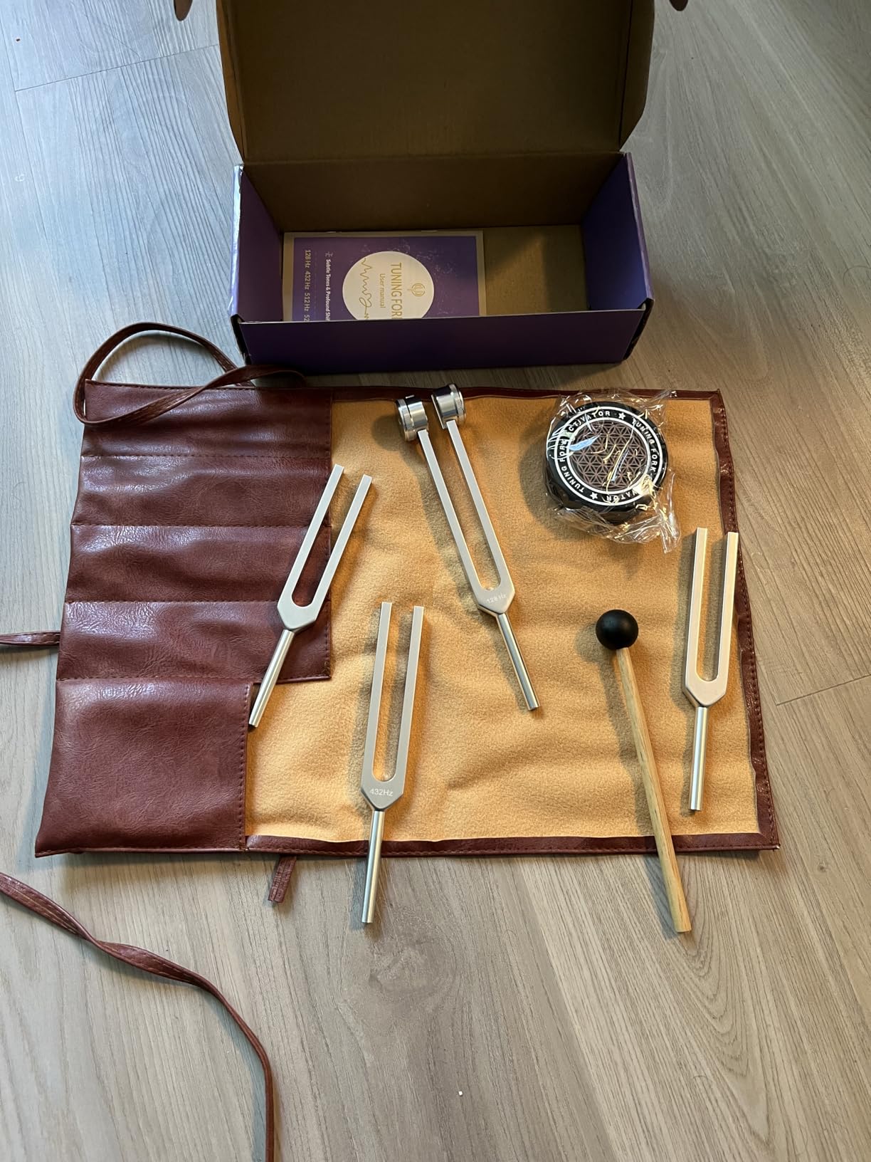 Tuning Fork Set - 128Hz 432Hz 512Hz 528Hz Weighted & Unweighted Frequency Tools with Activator, Mallet & Vegan Pouch - for Yoga, Meditation, Chakra, Ideal as a Gift customer photo 2