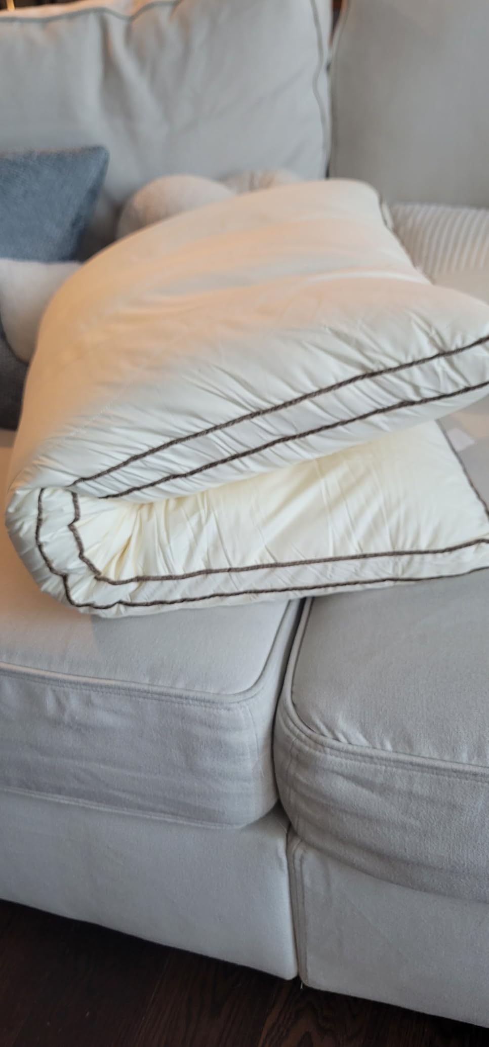 YOUR MOON Medium Soft Natural Wool Pillow Queen Size Set of 2, Flat & Thin Wool Pillow for Sleeping, Low-Loft Bed Pillows for Back and Stomach Sleepers, Breathable Soft Cotton Cover(Off White) customer photo 2