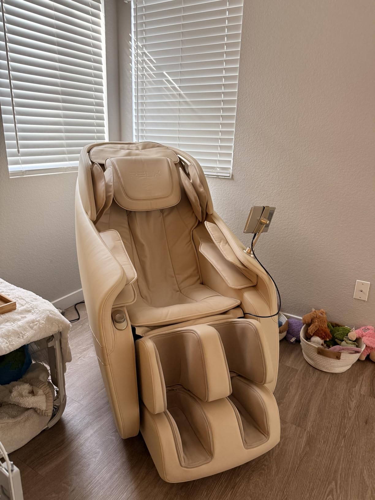 RELX 2026 Massage Chair Full Body, Zero Gravity Airbag Shiatsu Massage Chair with SL-Track, Heating, AI Control, Body Scan, 13 Modes, Foot Rollers, and Deep Yoga Stretch (Beige) customer photo 1
