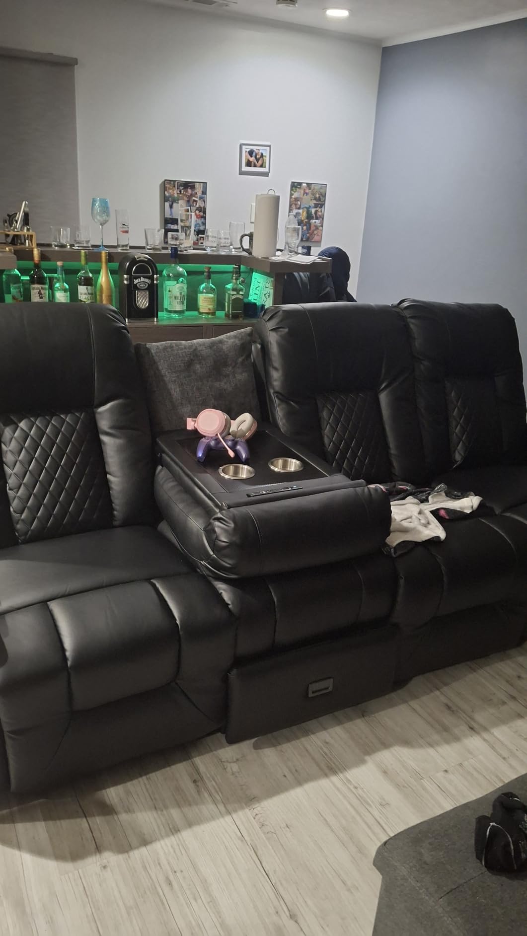 FURNIMAT Recliner Sofa, Modern Dual Reclining Sofa with Flip Back Console, 4 Seater PU Leather Recliner Couch for Living Room/RV, with Storage Drawer, USB Ports, Cup Holder, Cell Phone Holder, Black customer photo 1