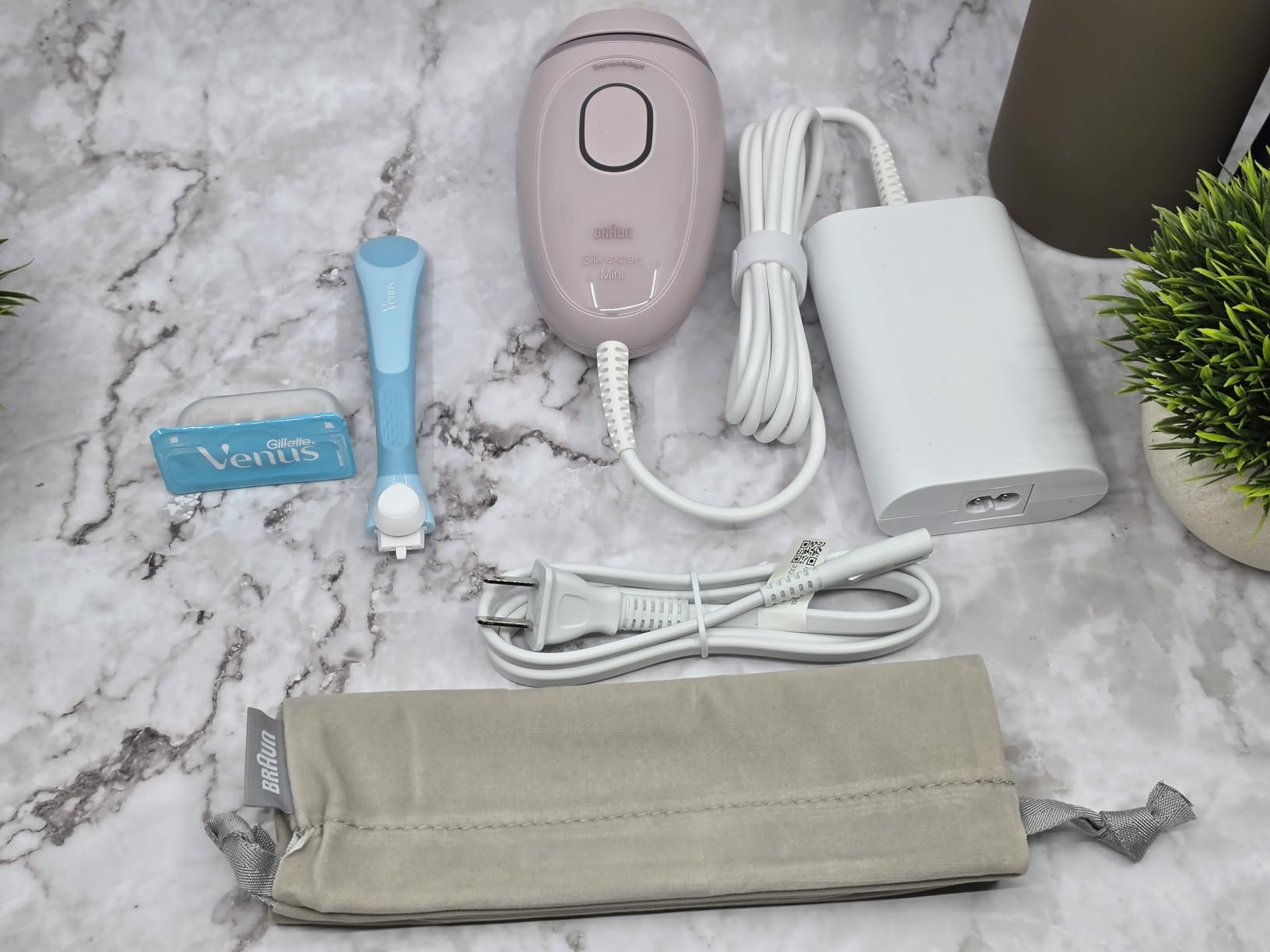 Braun IPL Mini Silk Expert Mini, IPL Hair Removal for Women and Men, Permanent Laser Hair Reduction At-Home, IPL1111 customer photo 1