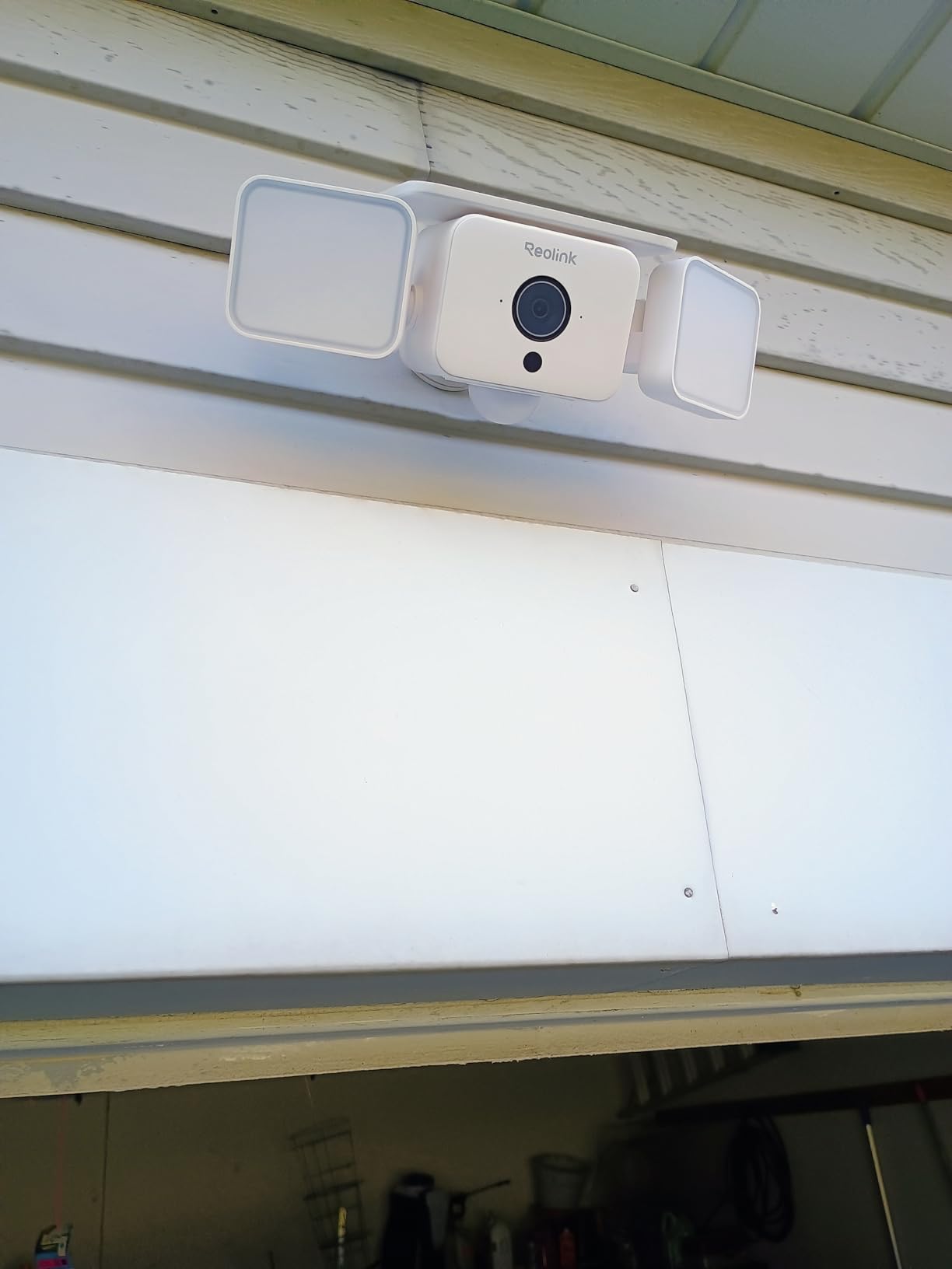 REOLINK Solar Floodlight Cam, 2K 150 Security Cameras Wireless Outdoor, Up to 1000lm Light and Siren Alarm, AI/PIR Motion-Activated Floodlight, Color Night Vision, WiFi 6 2.4/5GHz, IP66 customer photo 2