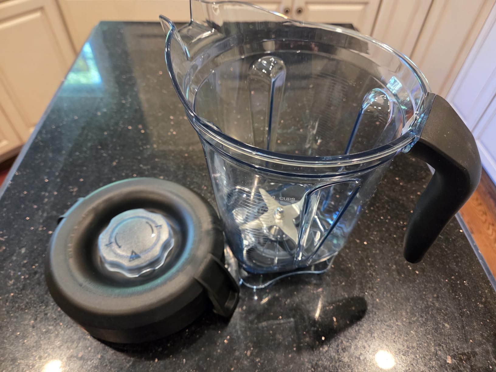 Vitamix VX1 Blender, Professional-Grade Kitchen Blender for Smoothies, Soups, Juices and More, 10-Speeds, Stainless Steel Blades, Self-Cleaning, 64 Oz Classic Container, Black customer photo 2