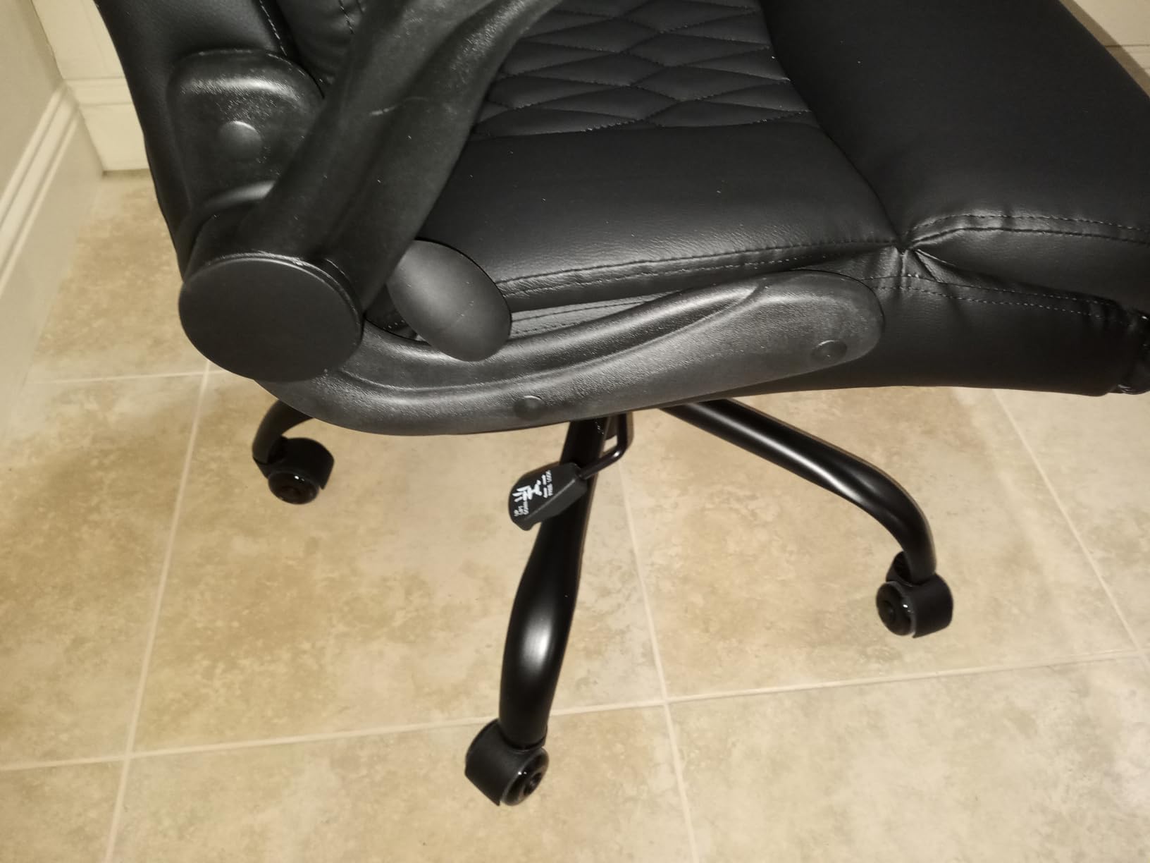 500lbs Big and Tall Office Chair Adjustable Lumbar Support for Back Pain, Extra Wide Seat Executive Office Chair Thick Armrest Pad, Heavy Duty Base and Upgraded Wheels, Ergonomic Comfy Computer Desk Chair customer photo 1