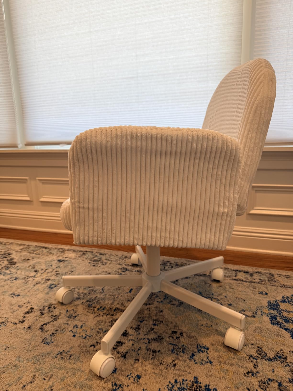 HUANUO Criss Cross Office Chair for Women, Cross Legged Desk Chair with Adjustable Armrests, Soft Corduroy Fabric for Small Spaces, Petite Home Office Computer Chair for Girls, White customer photo 2