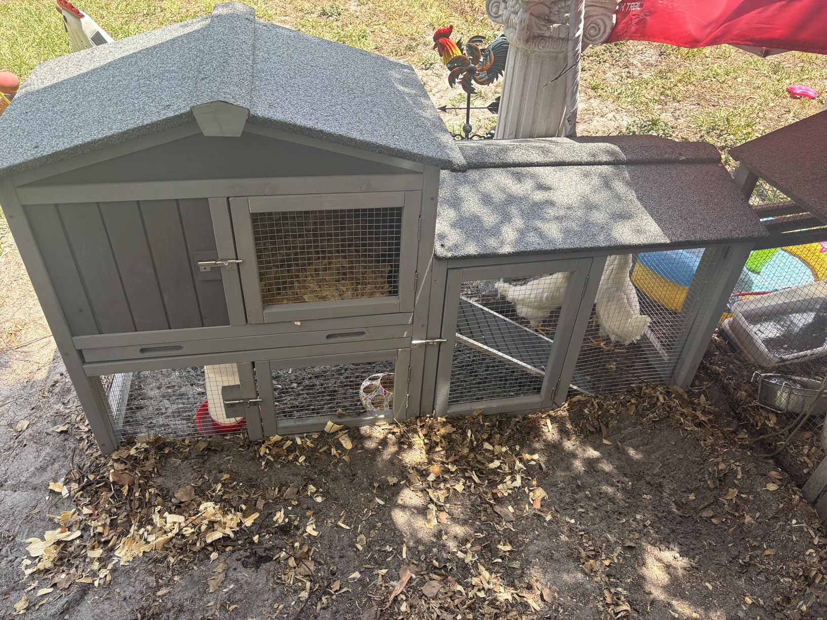 Aivituvin Large Chicken Coop with Wheels, Outdoor Hen House Mobile Poultry Cage with Run, Weatherproof Asphalt Roof, Sectionable Nesting Box, Leakproof Pull-Out Tray for 4-6 Chickens - Grey customer photo 1