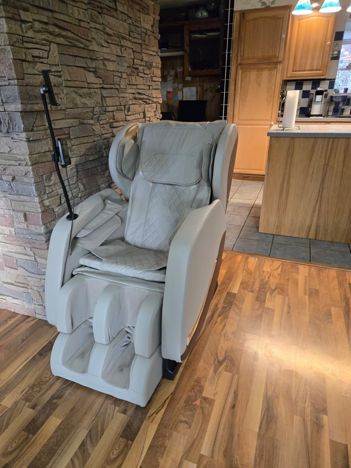 2026 Massage Chair, Massage Chairs Full Body and Recliner with 10 Fixed Points, Zero Gravity, Wood Grain Leather, Foot Massage, Airbags, Lumbar Heating, Bluetooth and Control Screen (Ivory White) customer photo 1