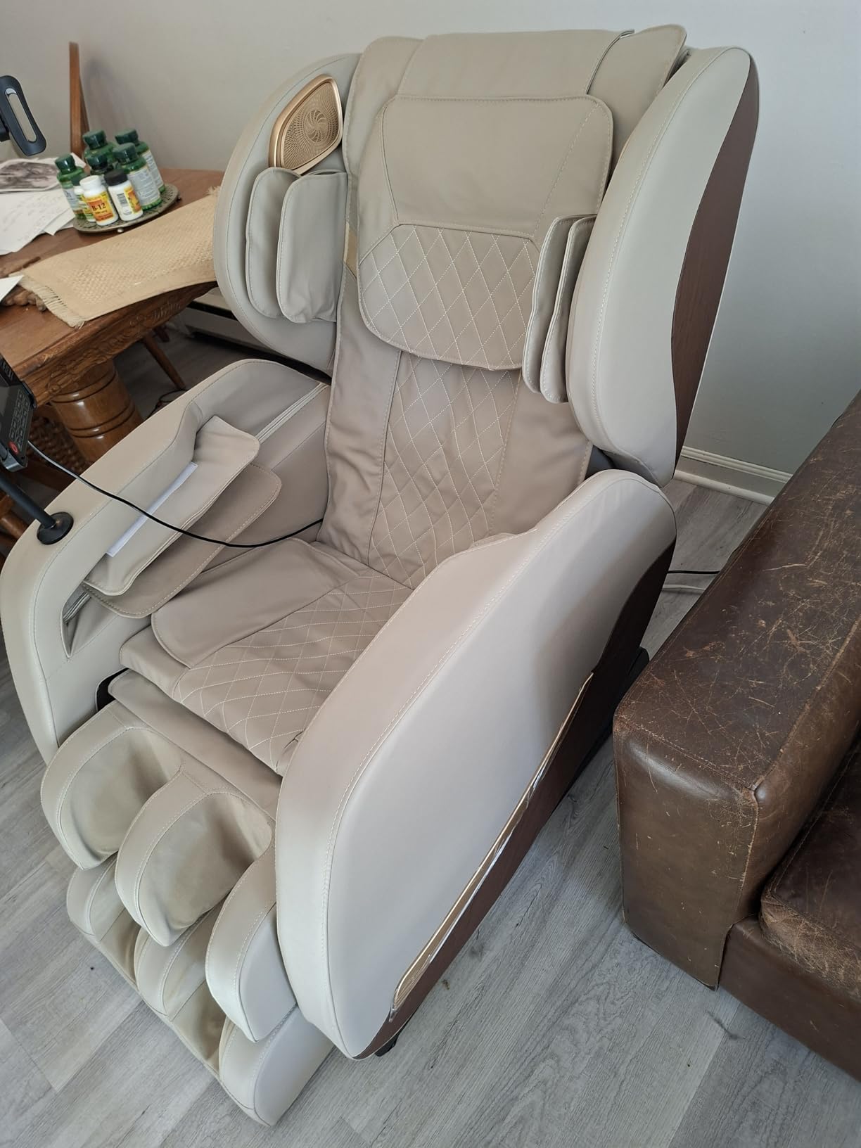 2026 Massage Chair, Massage Chairs Full Body and Recliner with 10 Fixed Points, Zero Gravity, Wood Grain Leather, Foot Massage, Airbags, Lumbar Heating, Bluetooth and Control Screen (Ivory White) customer photo 2