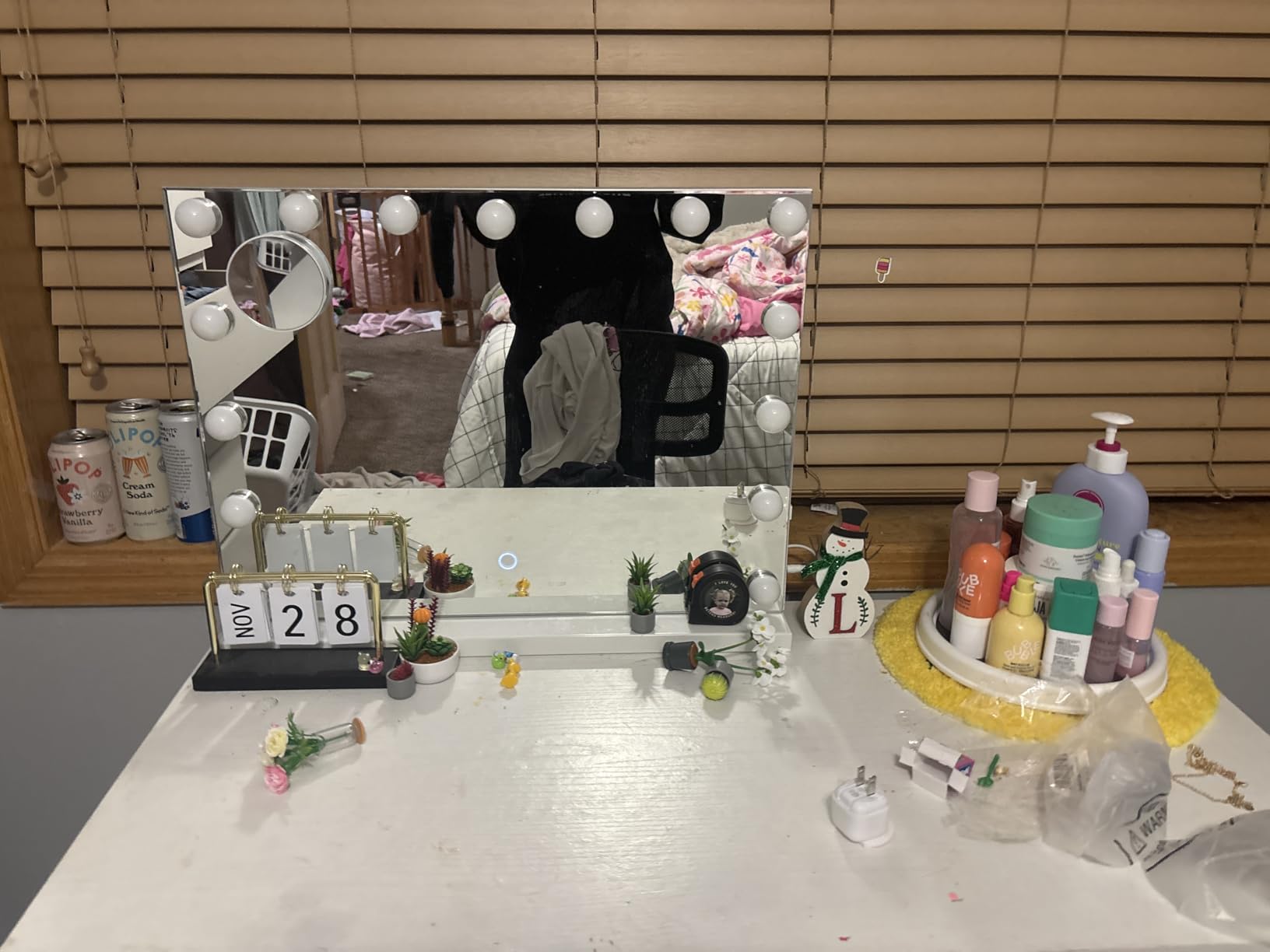 Hollywood Vanity Mirror with Lights, 23