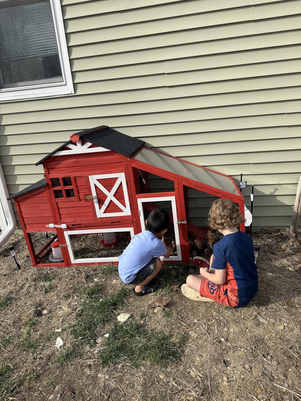GUTINNEEN Chicken Coop with Wheels, Large Hen House with Run, Portable Chicken Cage with Nesting Box, Waterproof Roof and Metal Tray for 4-6 Chickens, Mobile Chicken Tractor, 74.9