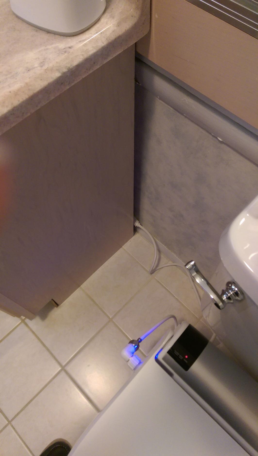 Bio Bidet BB2000 Bliss Electric Bidet Toilet Seat, Warm Water with Air Dryer, Heated Seat with Sensor and Slow Close Lid, Night Light, Remote Control, Elongated, White customer photo 2