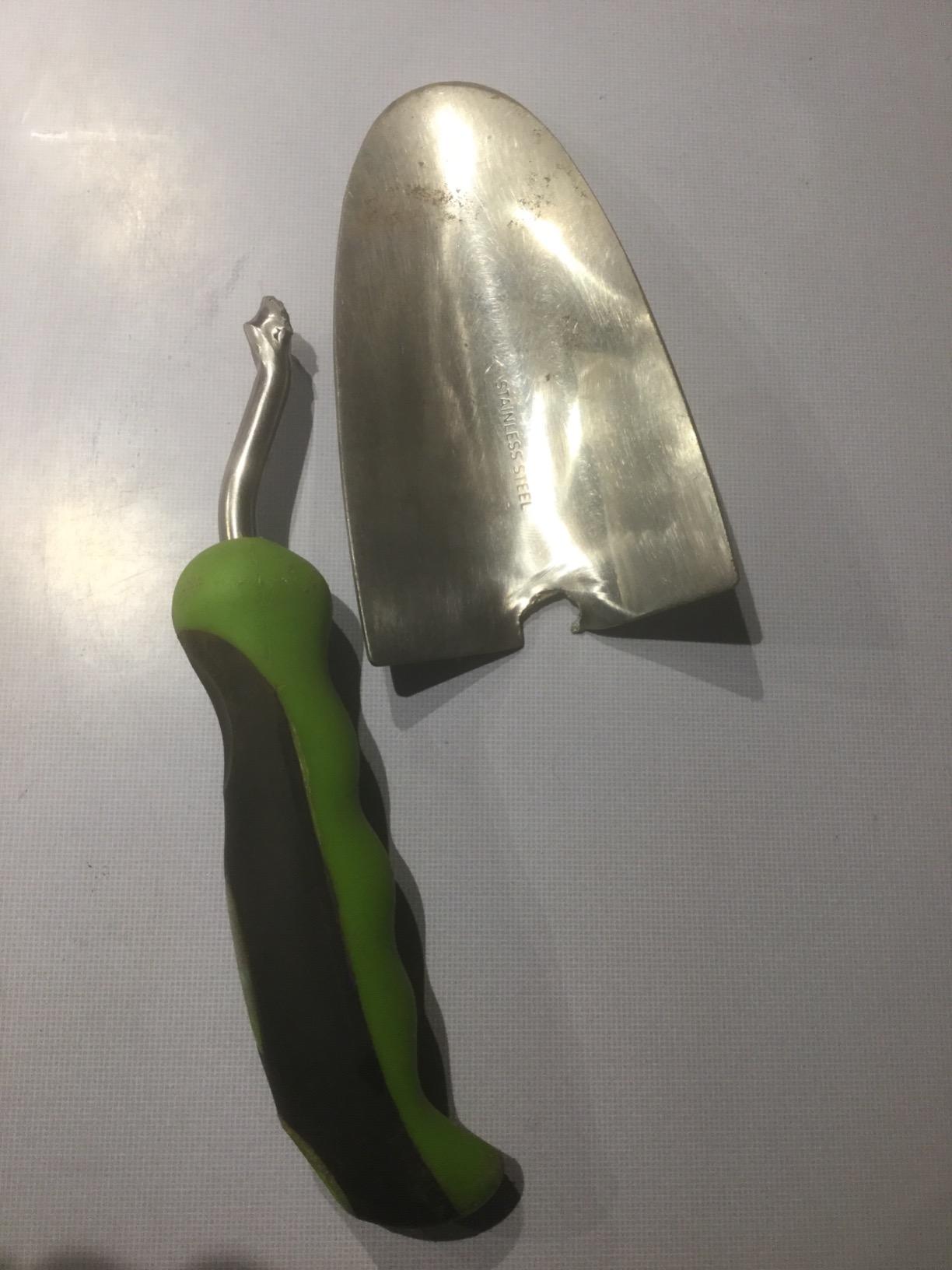 Garden Guru Heavy Duty Garden Trowel Hand Shovel for Gardening - Strong Stainless Steel - Rust Resistant - Ergonomic Grip - Perfect Trowel Garden Tool for Soil Digging Planting Transplanting Weeding customer photo 2