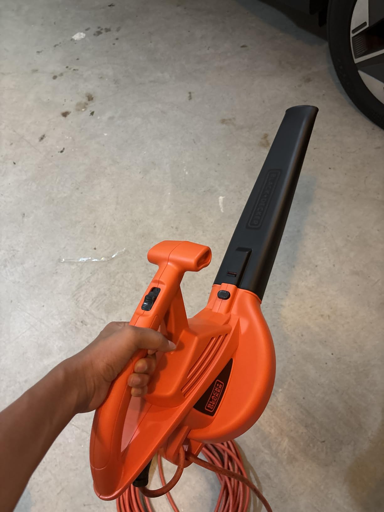 BLACK+DECKER Electric Leaf Blower, Handheld Blowers for Lawn Care, Lightweight, 180 MPH 180 CFM, 7-Amp, Corded (LB700) customer photo 2