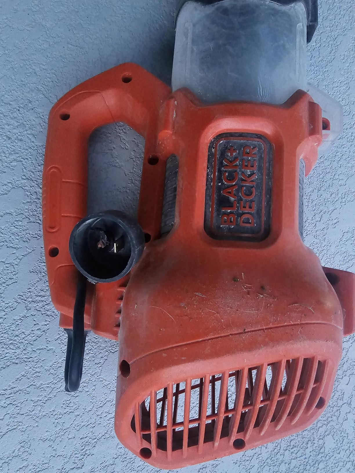 BLACK+DECKER Electric Leaf Blower, Hand Held Blowers for Lawn Care, Up to 450 CFM and 140 MPH Power, Axial, Lightweight, Corded (BEBL750) customer photo 1