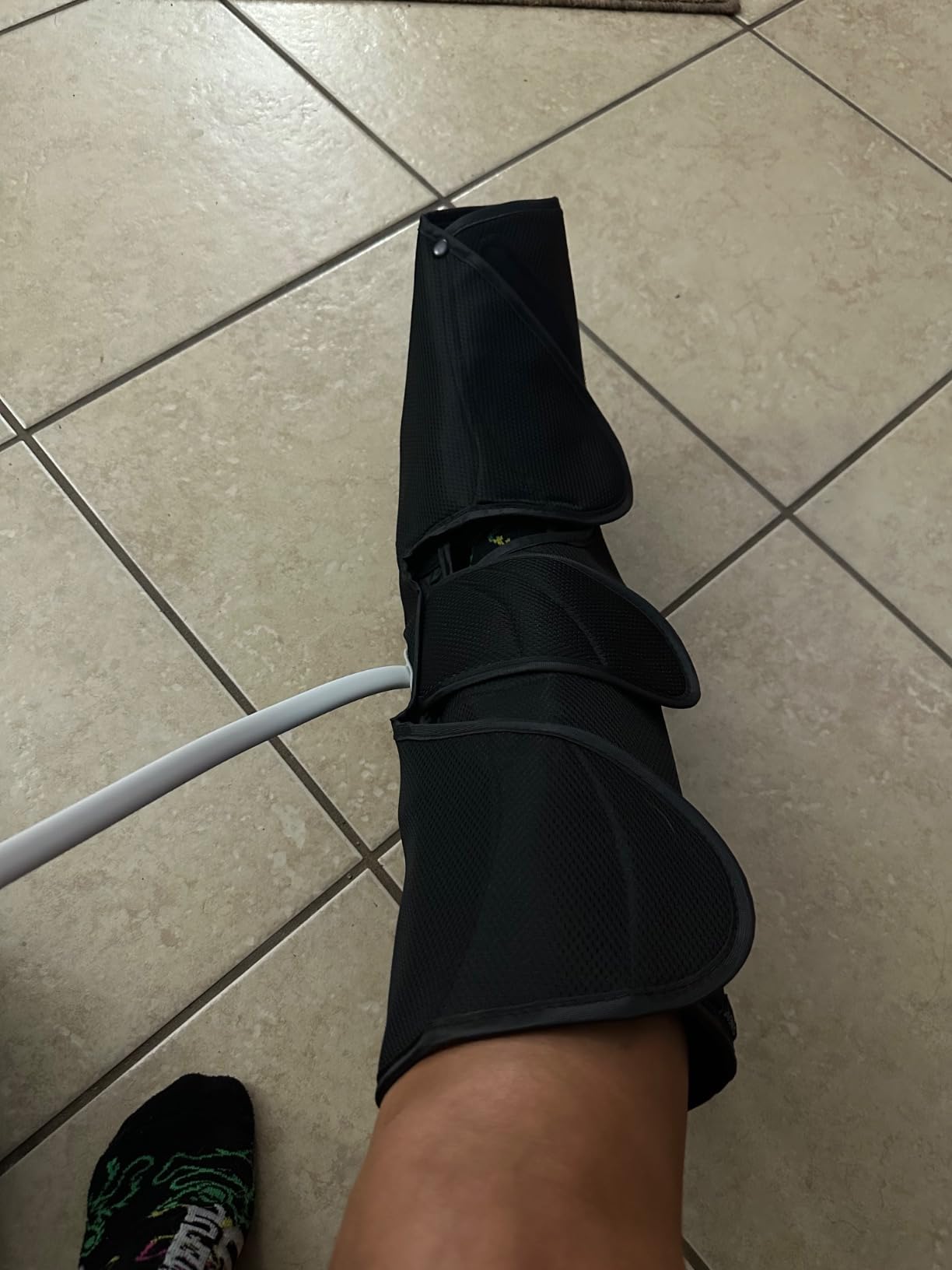 QUINEAR Leg Massager with Heat and Air Compression, Foot and Calf Massager for Circulation and Pain, Compression Boots with 3 modes and 3 Intensities customer photo 1