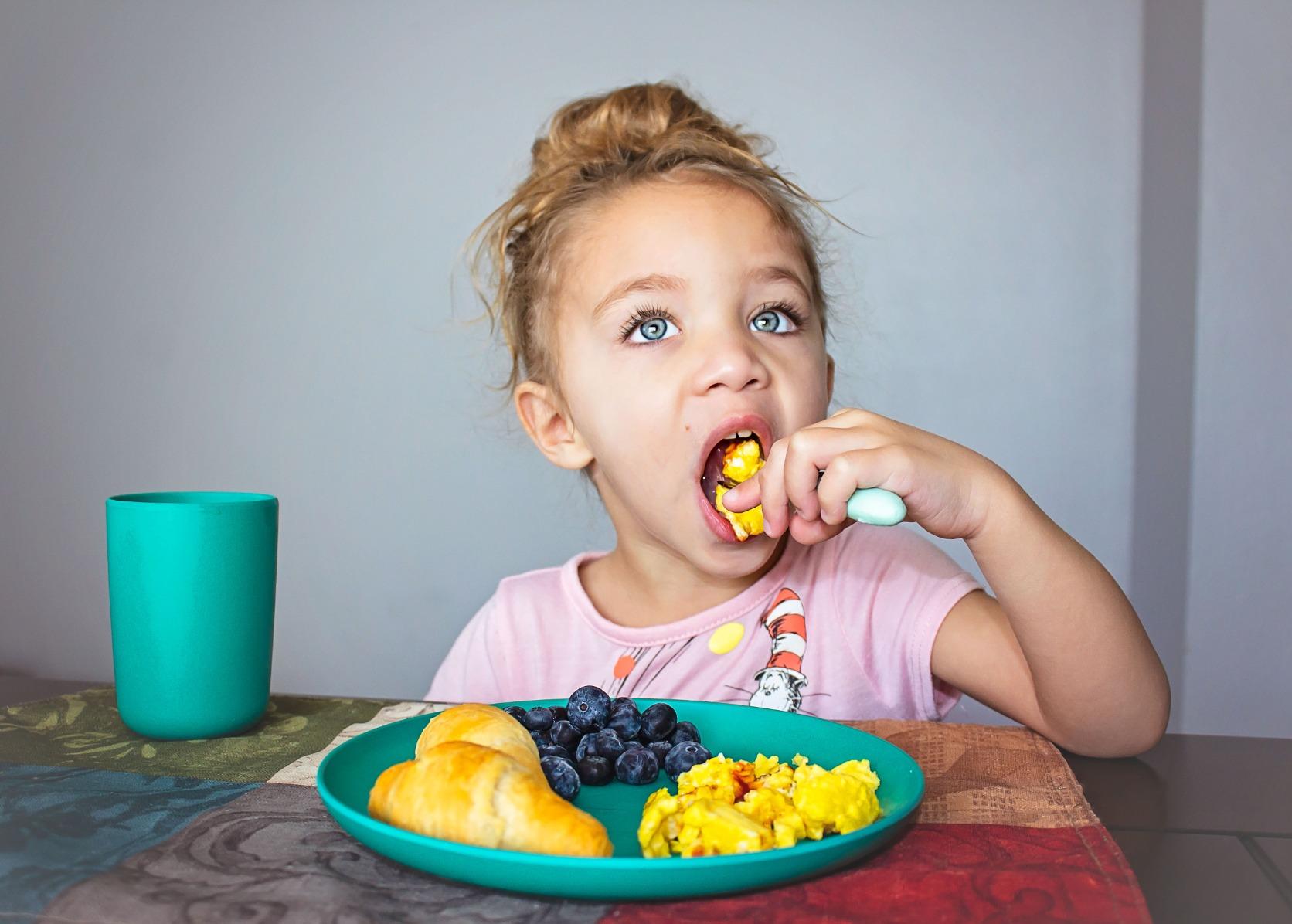 GET FRESH Bamboo Kids Plates Set 4-pack Reusable Dinner Plates for Toddlers Colorful Bamboo Fiber Childrens Dinnerware Set for Everyday Use customer photo 1