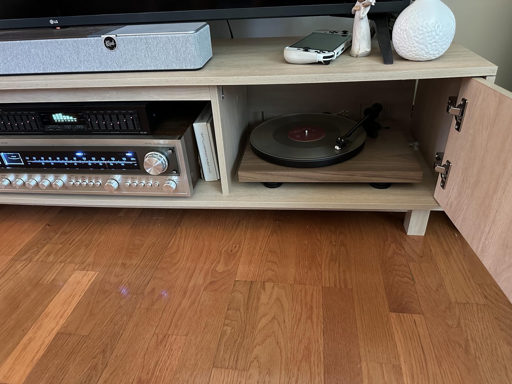 Pro-Ject Debut Carbon EVO Turntable with Sumiko Rainier Cartridge (Walnut) customer photo 2