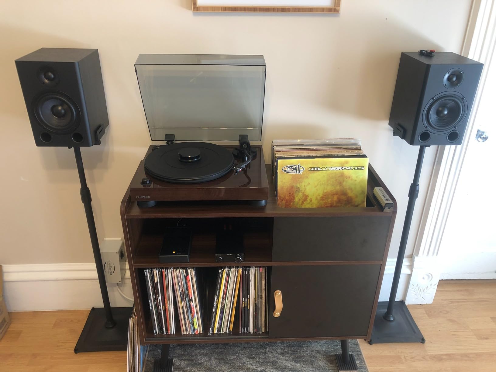 Fluance RT82 Reference High Fidelity Vinyl Turntable Record Player with Ortofon OM10 Cartridge, Speed Control Motor, High Mass MDF Wood Plinth, Vibration Isolation Feet - Bamboo customer photo 2