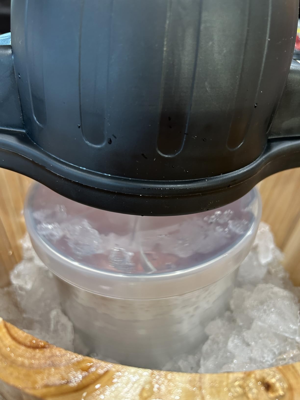 Elite Gourmet EIM916 Old Fashioned 6 Quart Vintage Wood Bucket Electric Ice Cream Maker Machine Appalachian, Bonus Classic Die-Cast Hand Crank for Churning, Uses Ice and Rock Salt customer photo 2