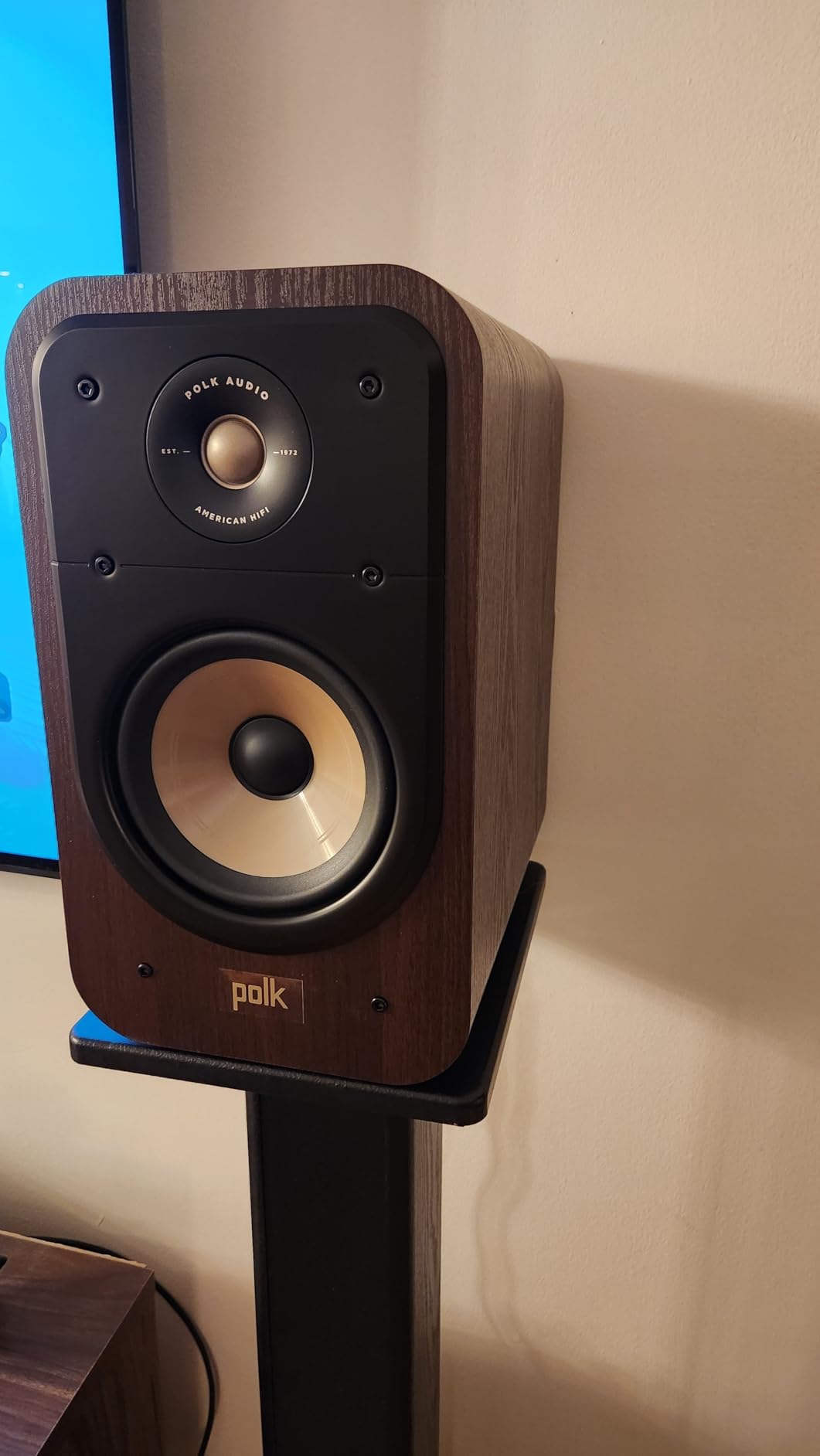 Polk Audio Signature Elite ES20 Hi-Res Audio Certified 6.5 Inch Bookshelf Speaker - Pair (Walnut) customer photo 1