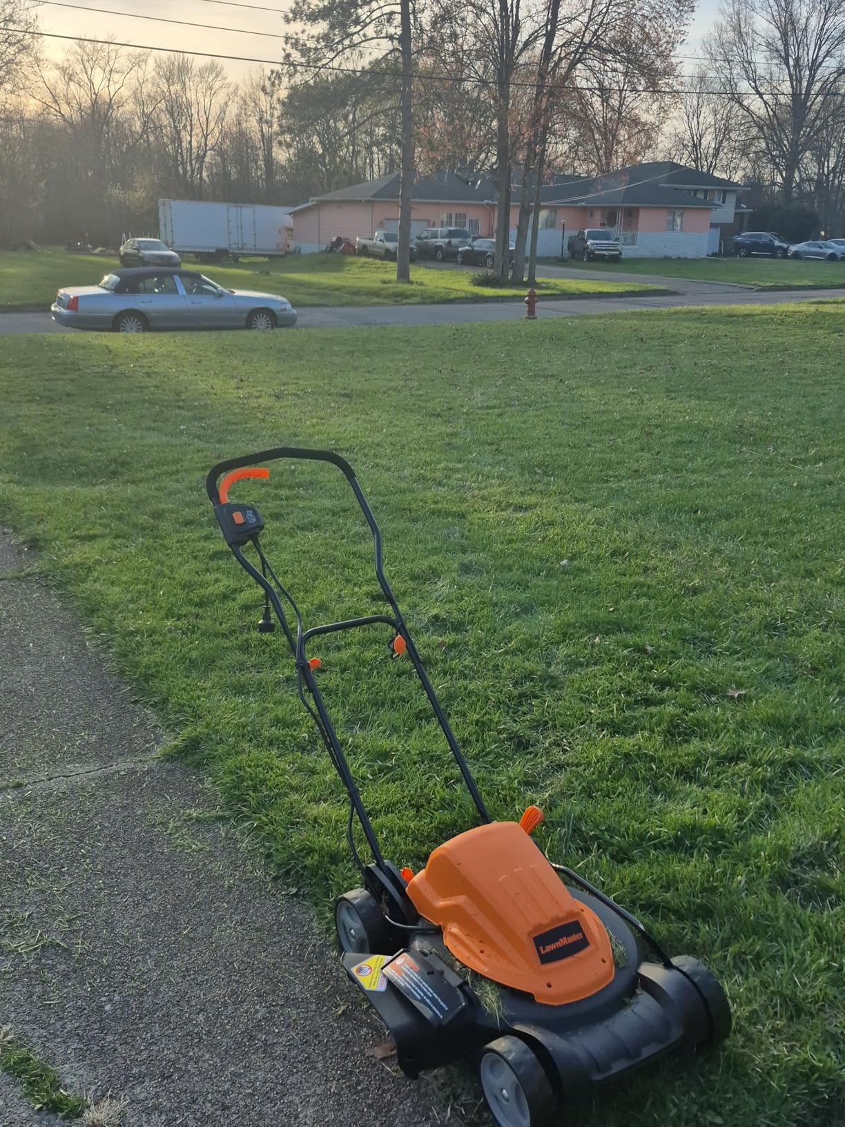 LawnMaster CLM2413A Cordless 13-Inch Lawn Mower 24V Max with 2X4.0Ah Battery and a Charger customer photo 1