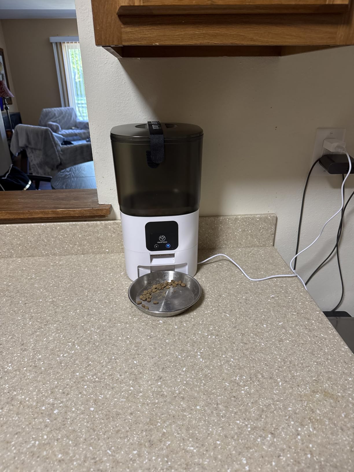 PAPIFEED Automatic Cat Feeder with App, 2.4G WiFi Cat Food Dispenser, 6L Timed Cat Feeder for Dry Food, 10 Meals/Day, 12 Portions/Meal, Dual Power Supply Smart Pet Feeder for Dog, White customer photo 1