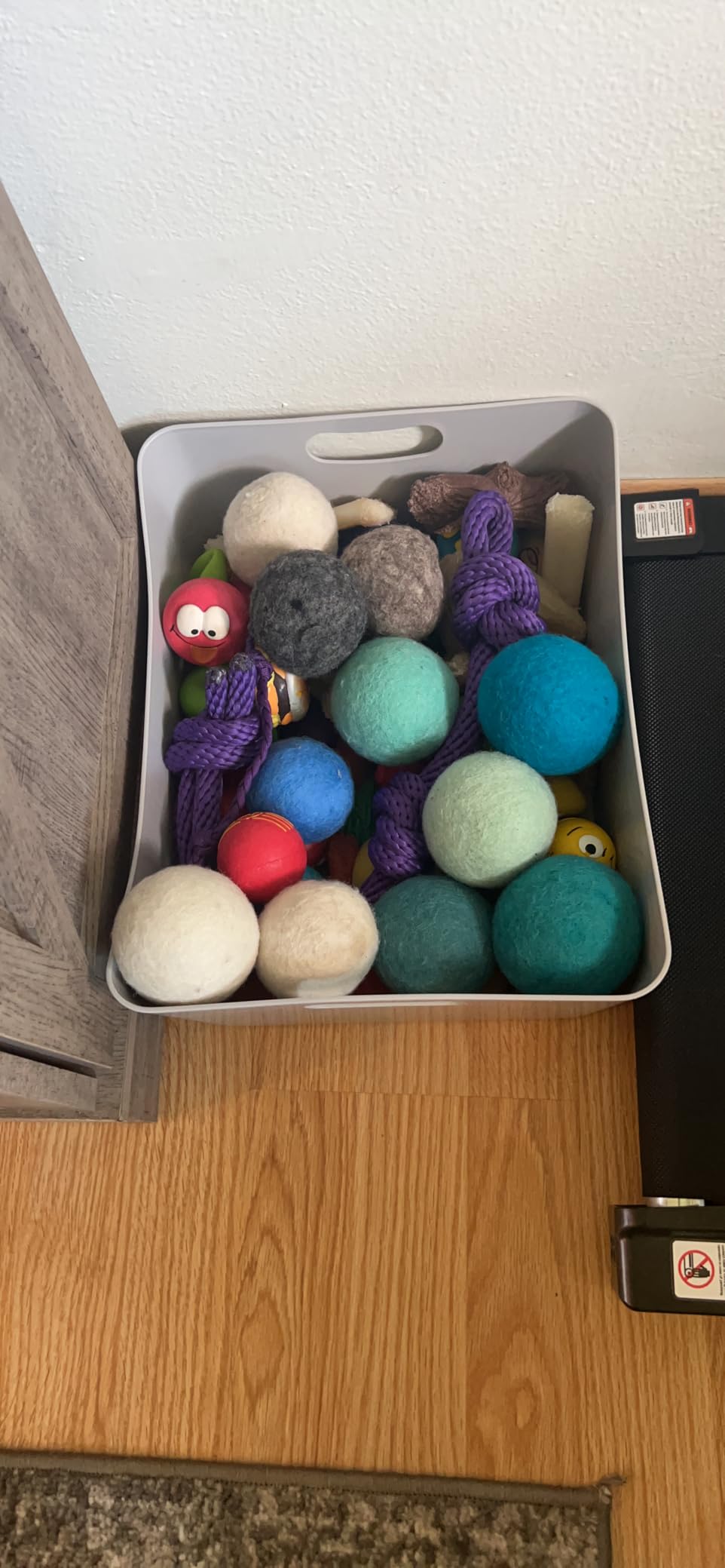 Friendsheep Wool Dryer Balls, Organic Reusable Fabric Softener Alternative for Laundry, Handmade, Fair Trade, Hypoallergenic, Eco-Friendly, Plastic-Free (3 Pack XL - White Trio) customer photo 2