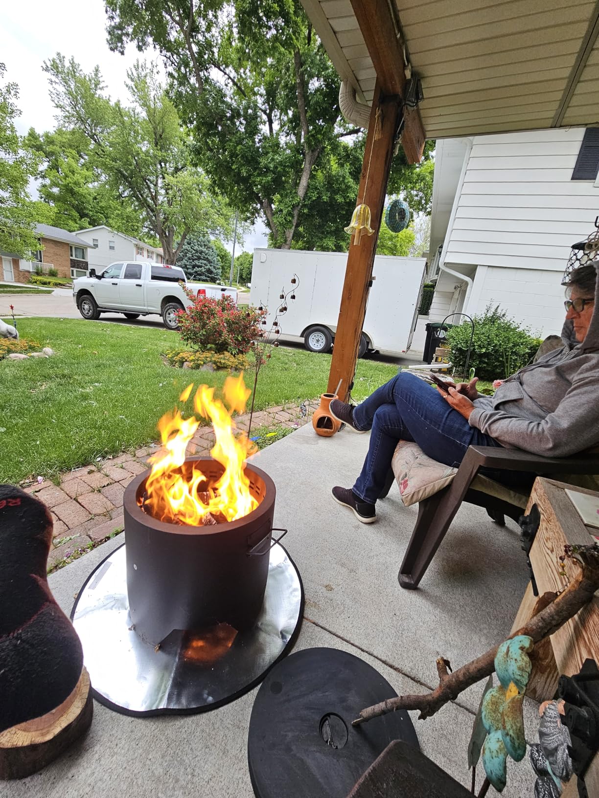 Yaheetech Smokeless Fire Pit for Outdoor Garden Patio Camping W/Silicone Fire Pit Mat & Fire Poker & Rain Cover & Lid & Log Grate, 16in customer photo 1