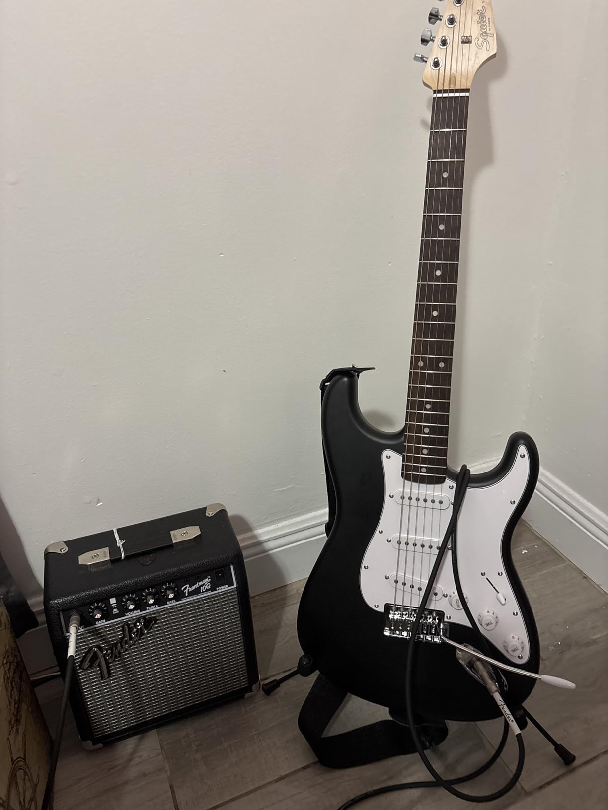 Fender Squier Debut Stratocaster Beginner Electric Guitar Kit, Matte Black | Complete starter pack with Frontman 10G amp, padded gig bag, strap, free lessons, 2-year warranty included customer photo 1