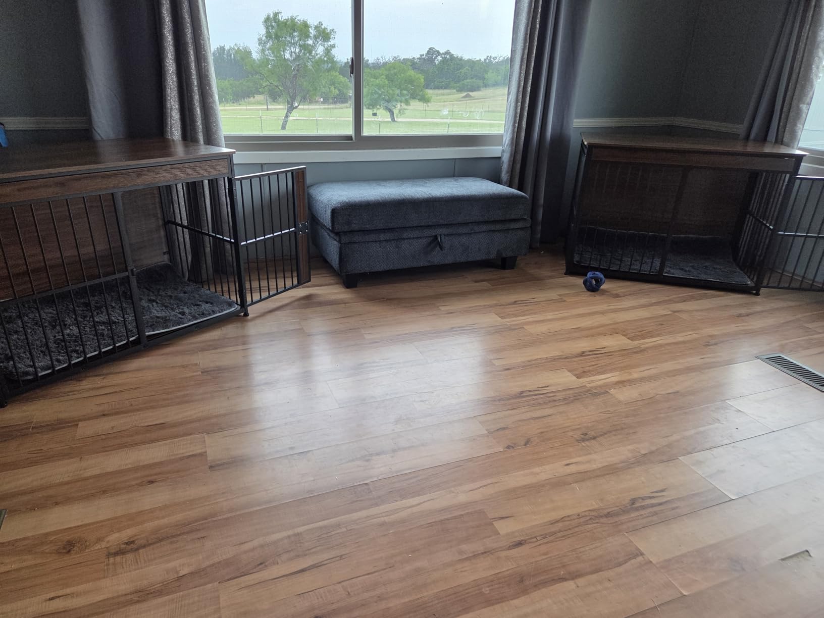 Amazon Basics Furniture Style Dog Crate, Sturdy Wooden Pet Kennel, End Table with Space for Pet, Two Bowls Included, 30
