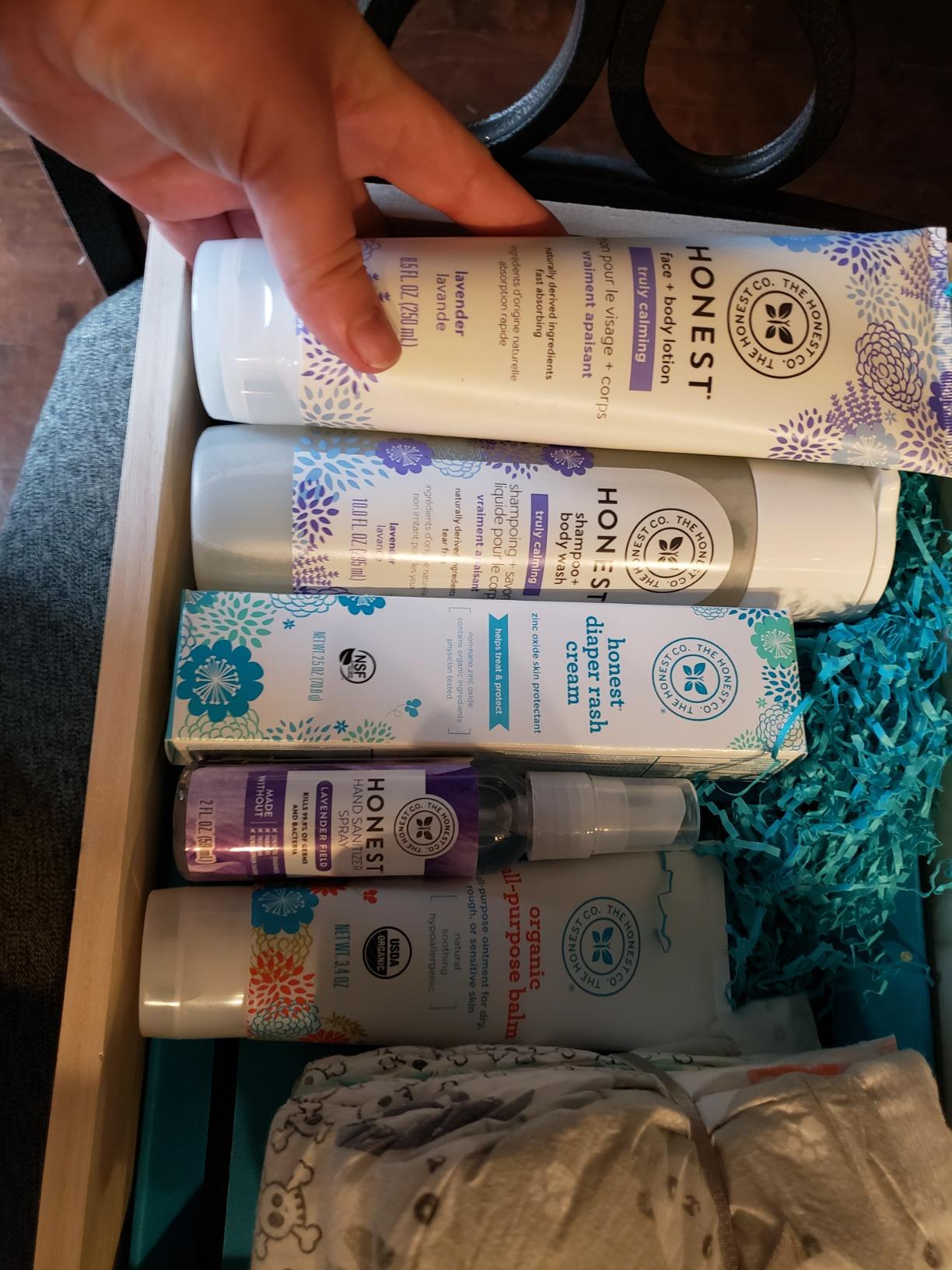 The Honest Company Fragrance-Free Bathtime Gift Set, Hypoallergenic, Bath Essentials for Sensitive Skin, Shampoo and Body Wash, Face Lotion, Bubble Bath, Conditioner, Wash Cloth customer photo 2