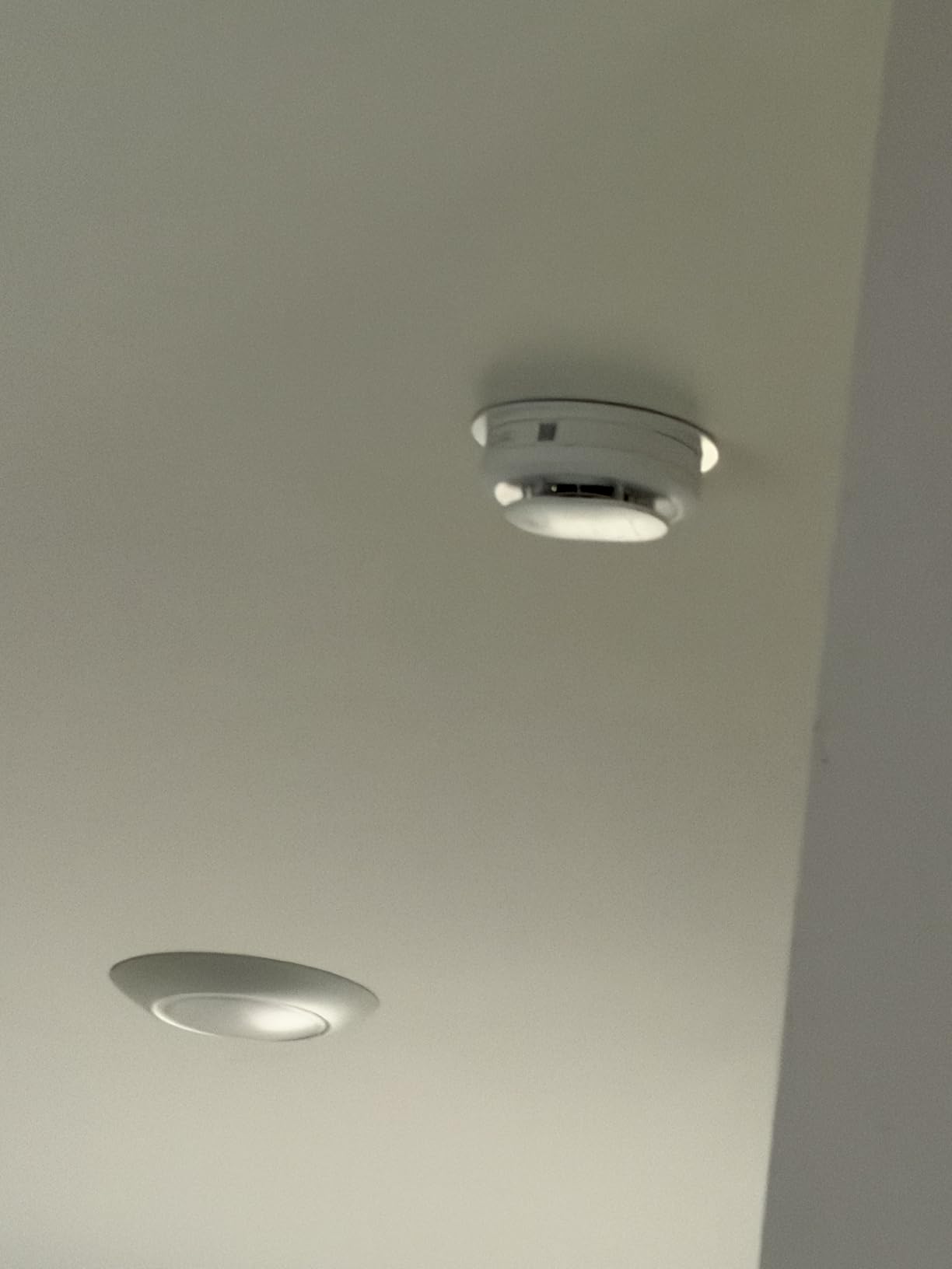 Kidde Smart Smoke and Carbon Monoxide Detector, Ring App Enabled for Real-Time Notifications, Hardwired Alarm, AA Backup Battery customer photo 2