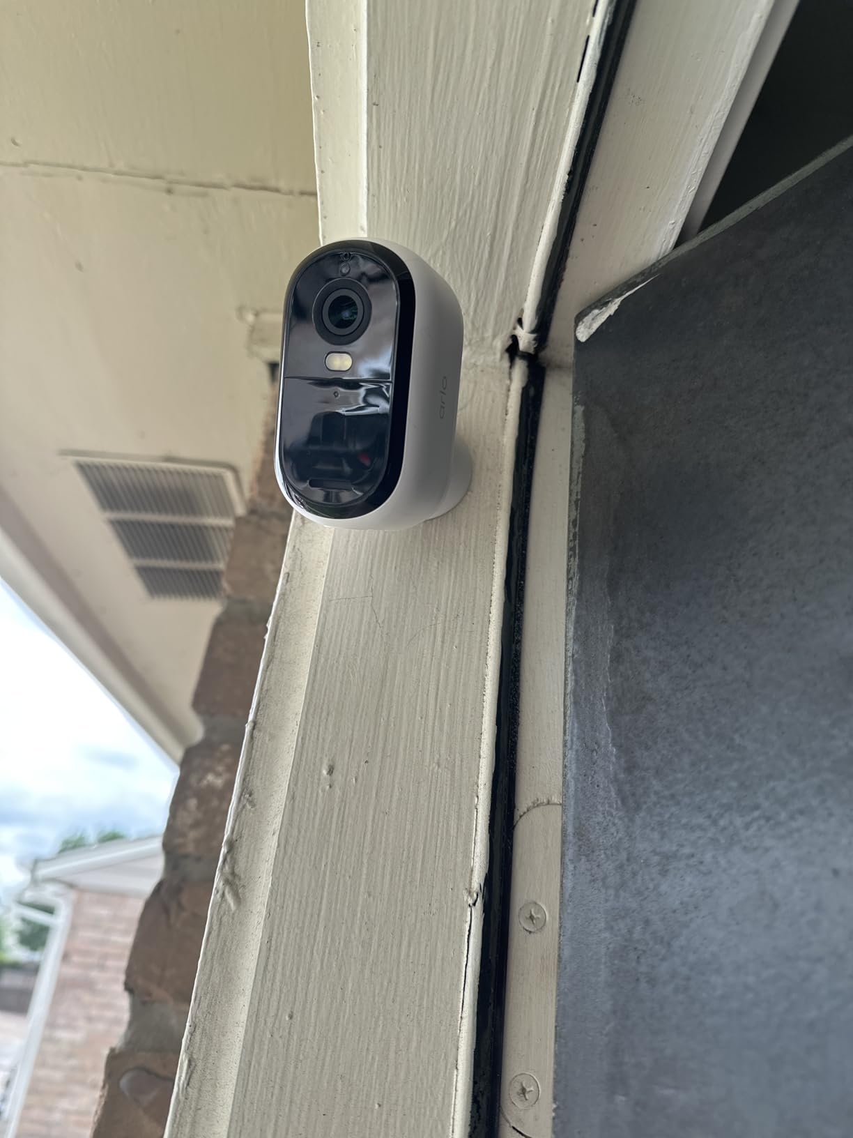 Arlo Essential Security Camera Wireless Outdoor 2K (3rd Gen, 2025 Release) - Battery Power, Person Recognition, Package Detection, Animated Preview, 1-Month Trial of Secure Plan, 3 Cam, White customer photo 1