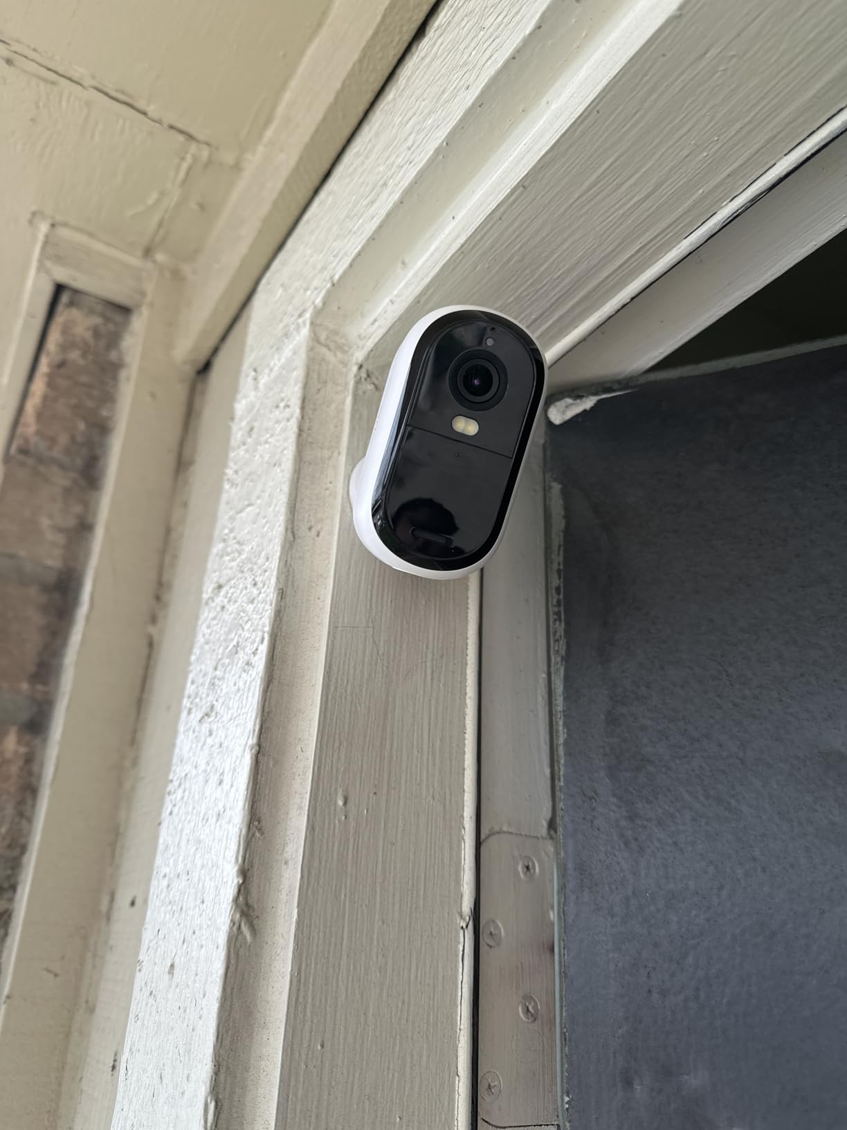 Arlo Essential Security Camera Wireless Outdoor 2K (3rd Gen, 2025 Release) - Battery Power, Person Recognition, Package Detection, Animated Preview, 1-Month Trial of Secure Plan, 3 Cam, White customer photo 2