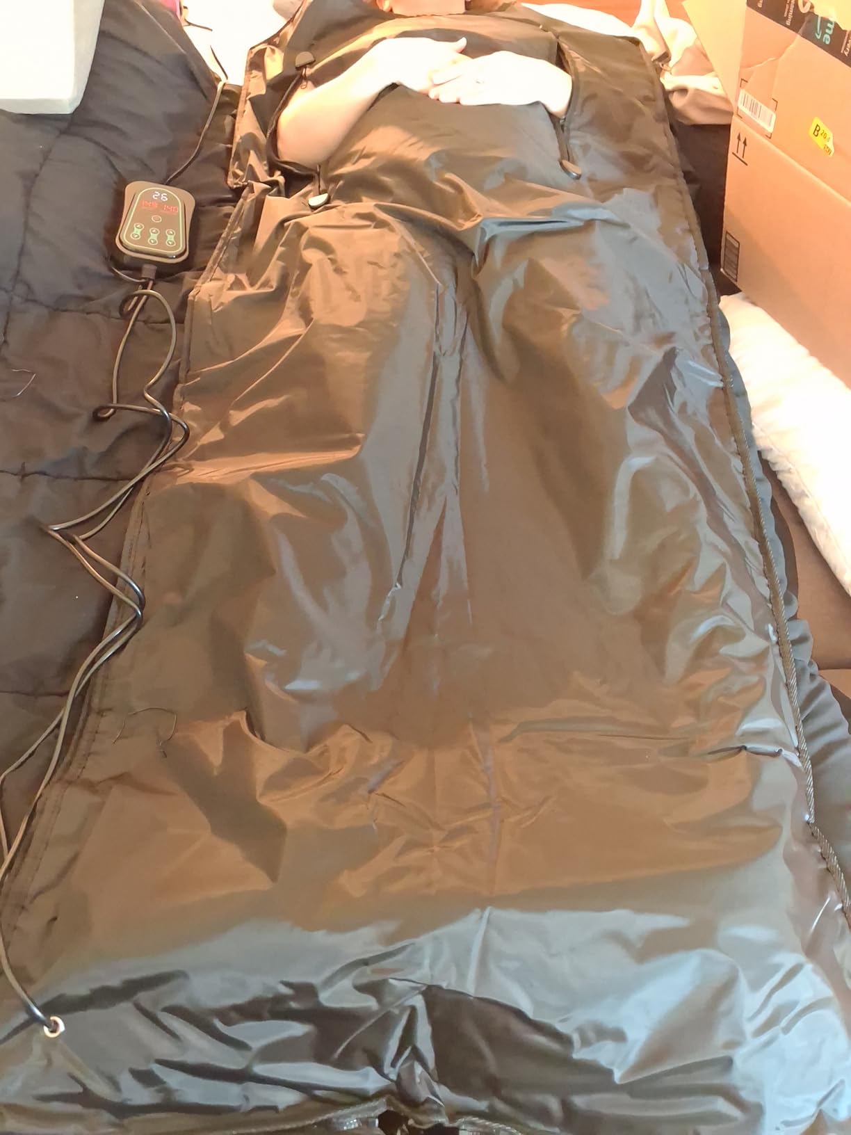 Infrared Sauna Blanket for Home: Extra Large Portable Design for Full Body Detox & Relaxation - Far Infrared Heating Adjustable 86-176℉ & 20-60 Min Timer 74.8 x 35.5Inch Extra Large PVC customer photo 1