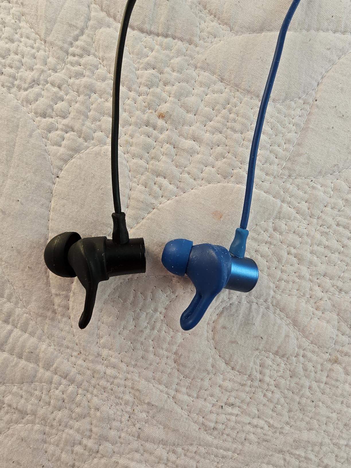 SoundPEATS Q40 HD Sports Neckband Headphones with LDAC Hi-Res Audio & Bluetooth 6.0 Stable Connection, IP67 Waterproof Wireless Earbuds, 20H Playtime for Running Gym, Fast Charge Dual Pairing,Black customer photo 2