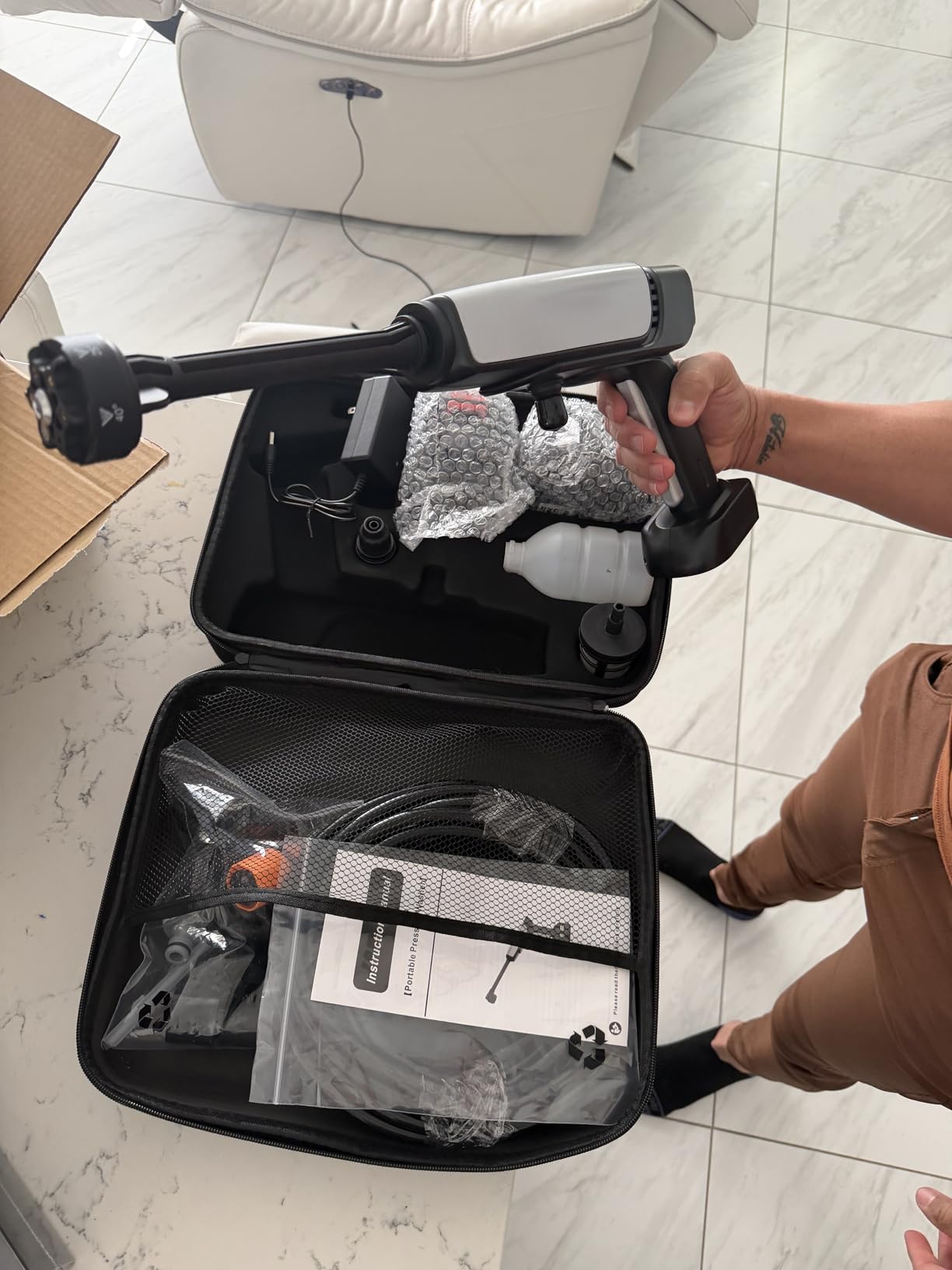 Cordless Pressure Washer Battery Powered,Portable Power Washer with 2pcs 4.5Ah 21V Battery&Charger & 6-in-1 Nozzle,2 Power Level & on/Off Button,Handheld Pressure Washer for Car,Home,Garden Patio customer photo 2