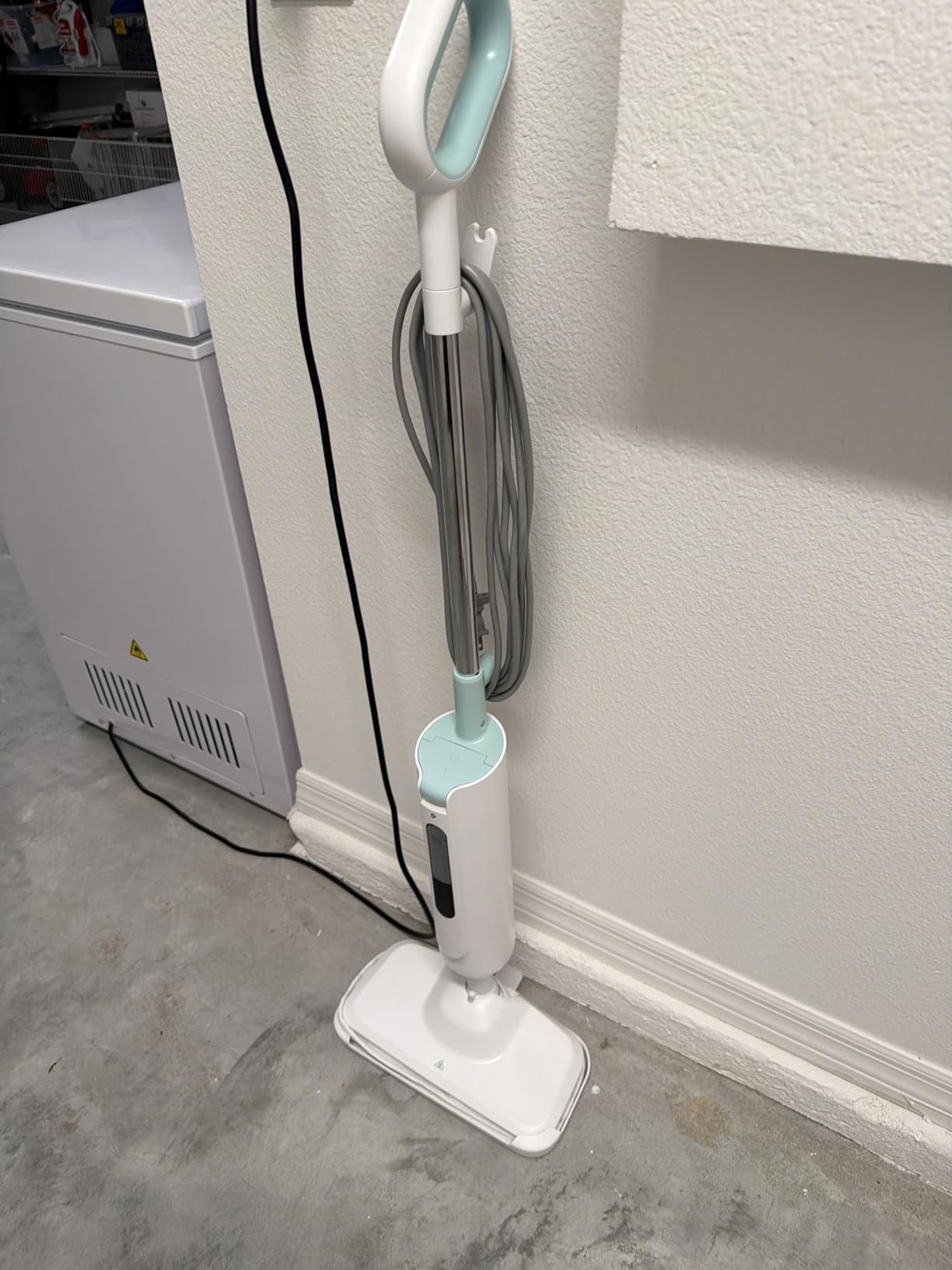 NEWBULIG Steam Mop for Hardwood/Tile/Carpet, Lightweight Steamer Cleaner for Floor Cleaning with 330ML Water Tank, Heats Up in 30 Seconds, 16.4 FT Cord and 2 Washable Pads customer photo 1